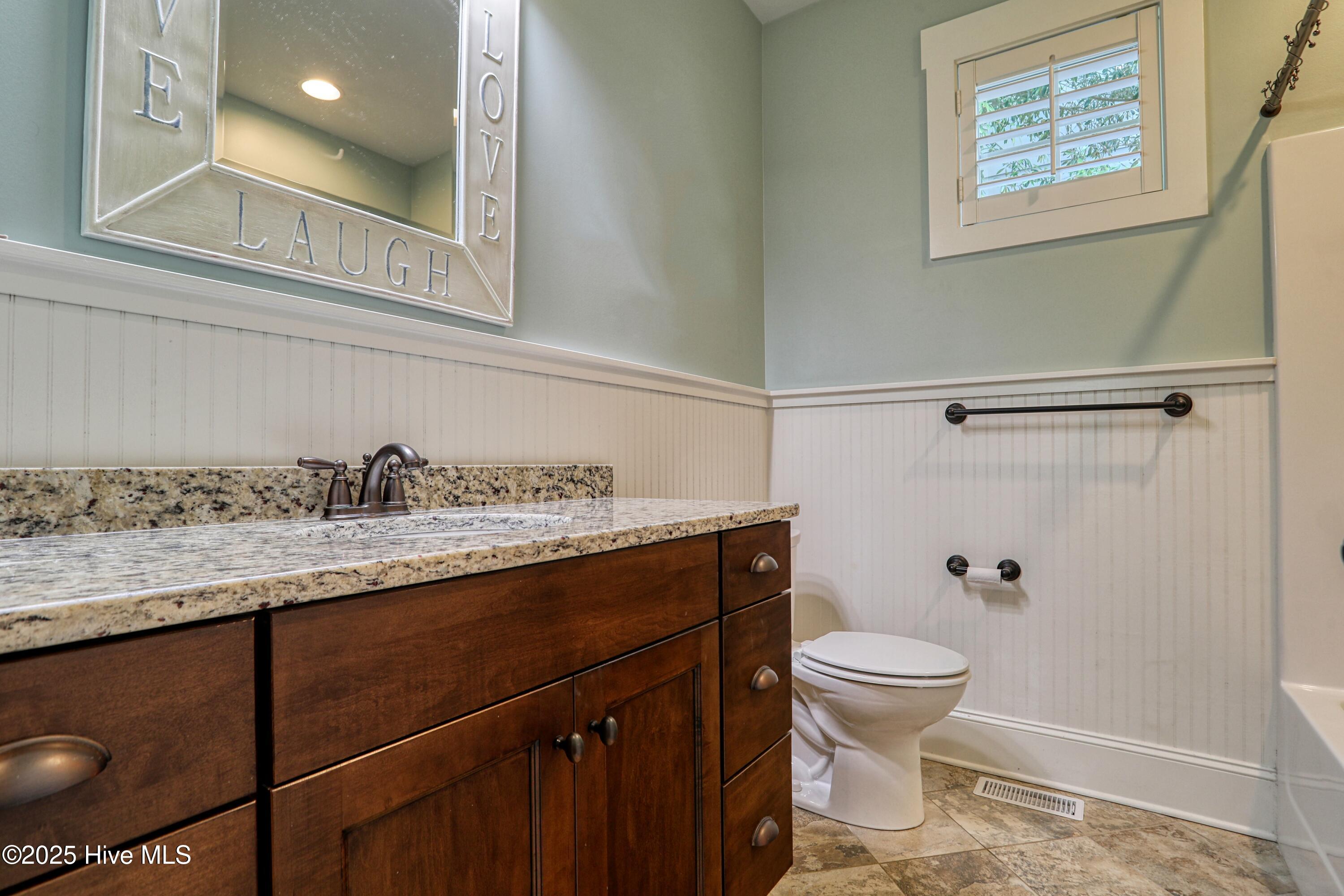 100502836 | Photo 24