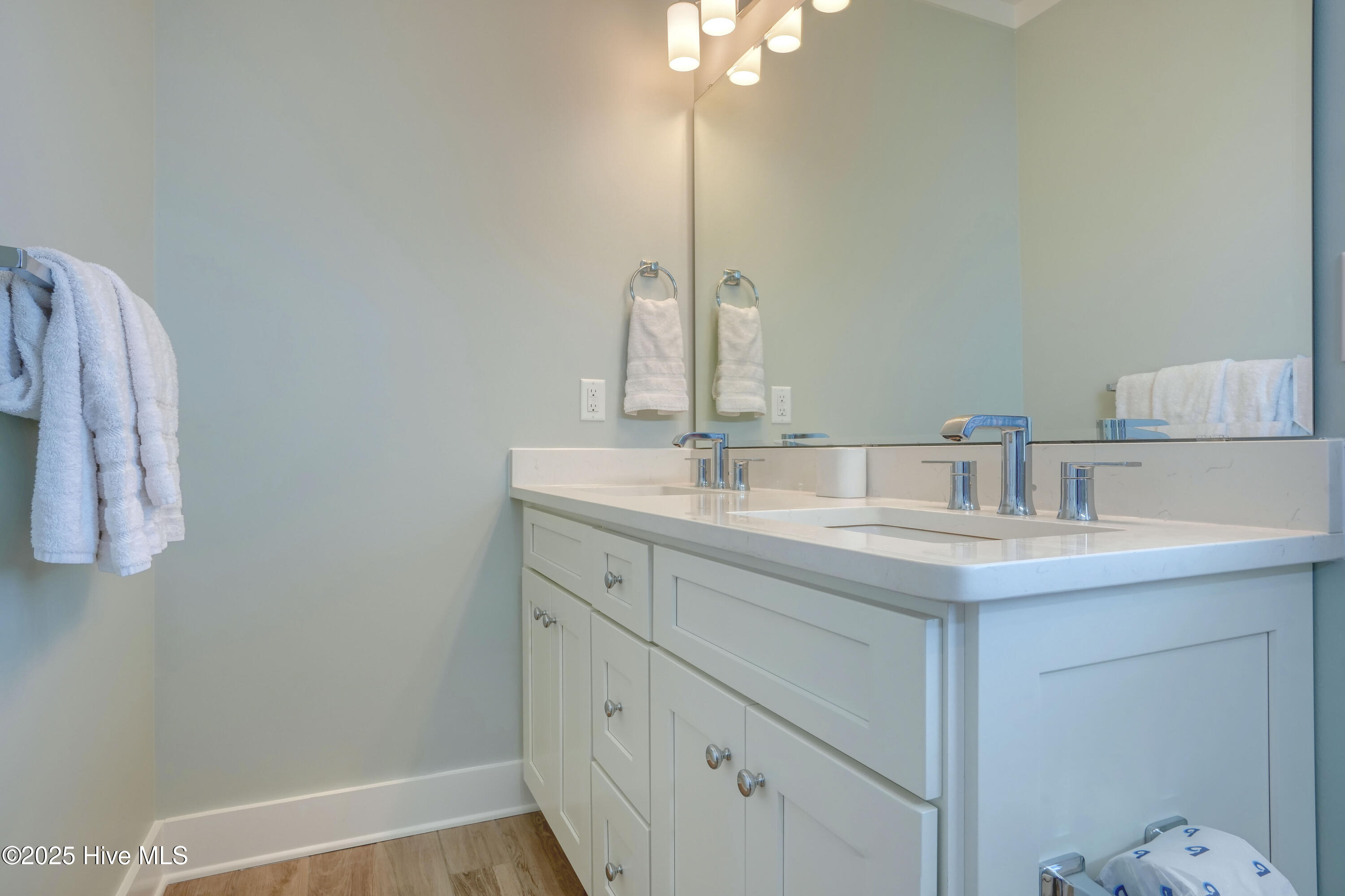 100522890 | Photo 54