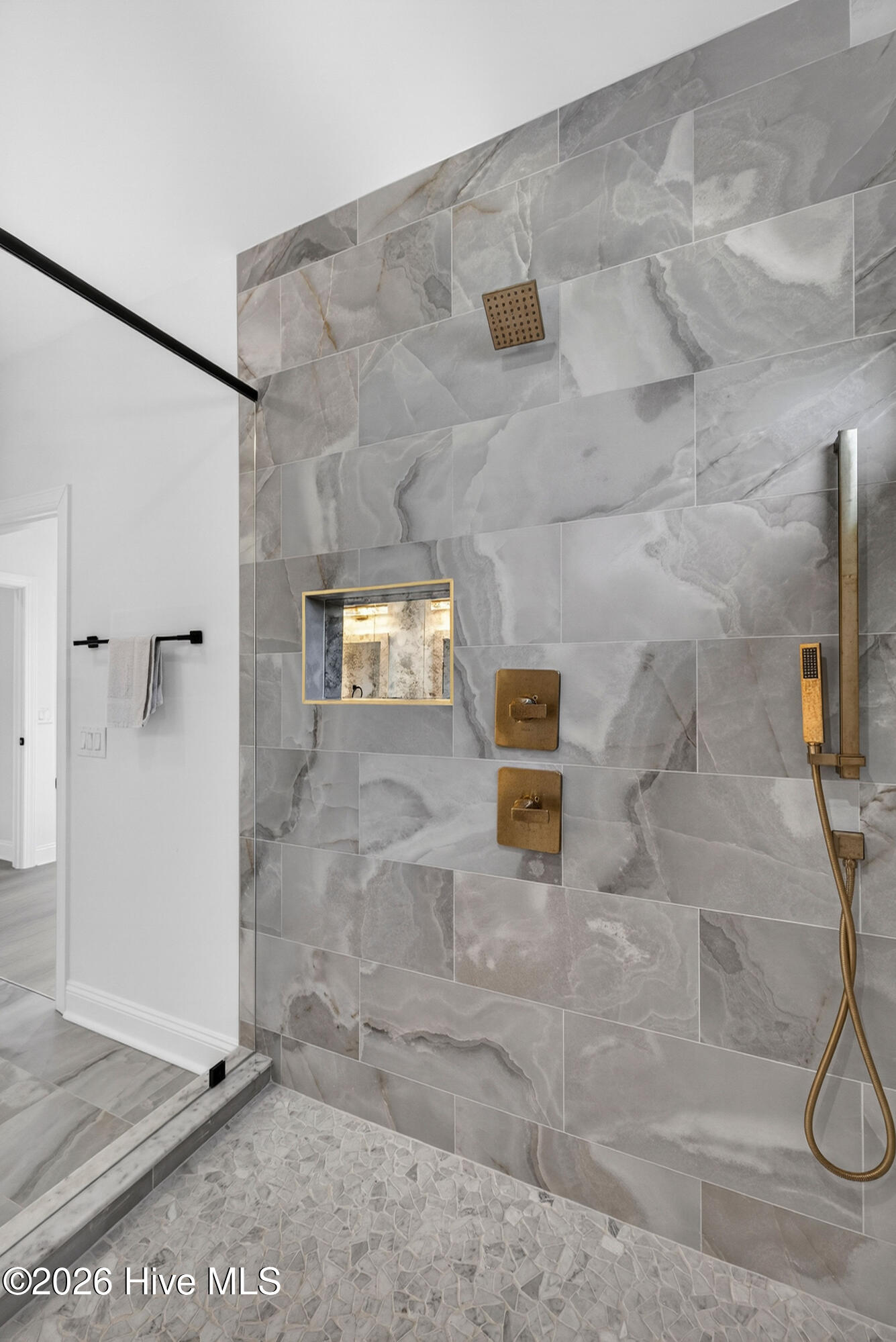 100565526 | Photo 27