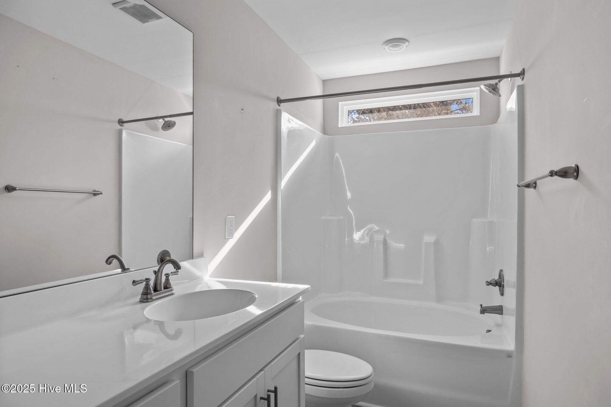 100563898 | Photo 24