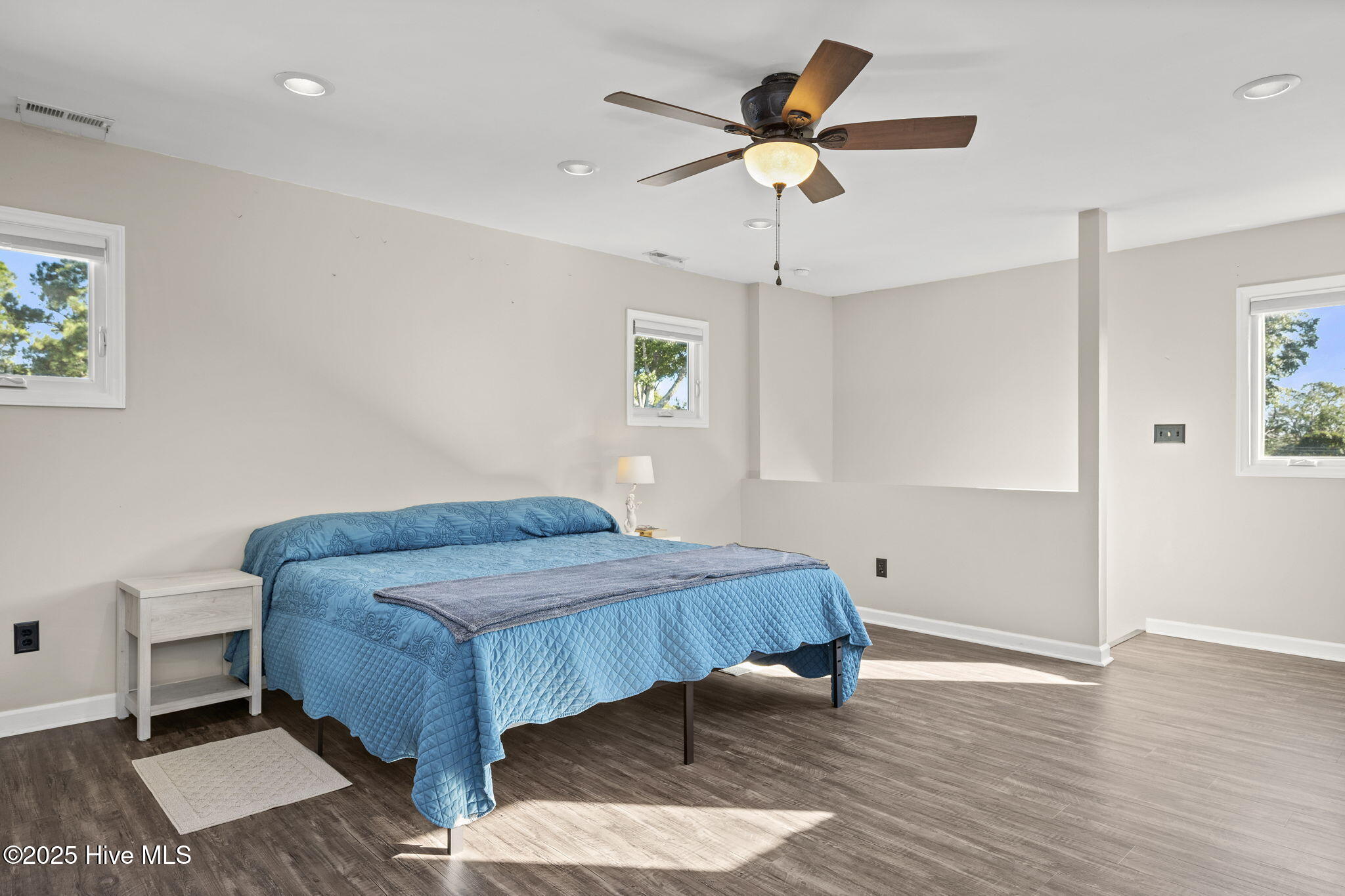 100542454 | Photo 39