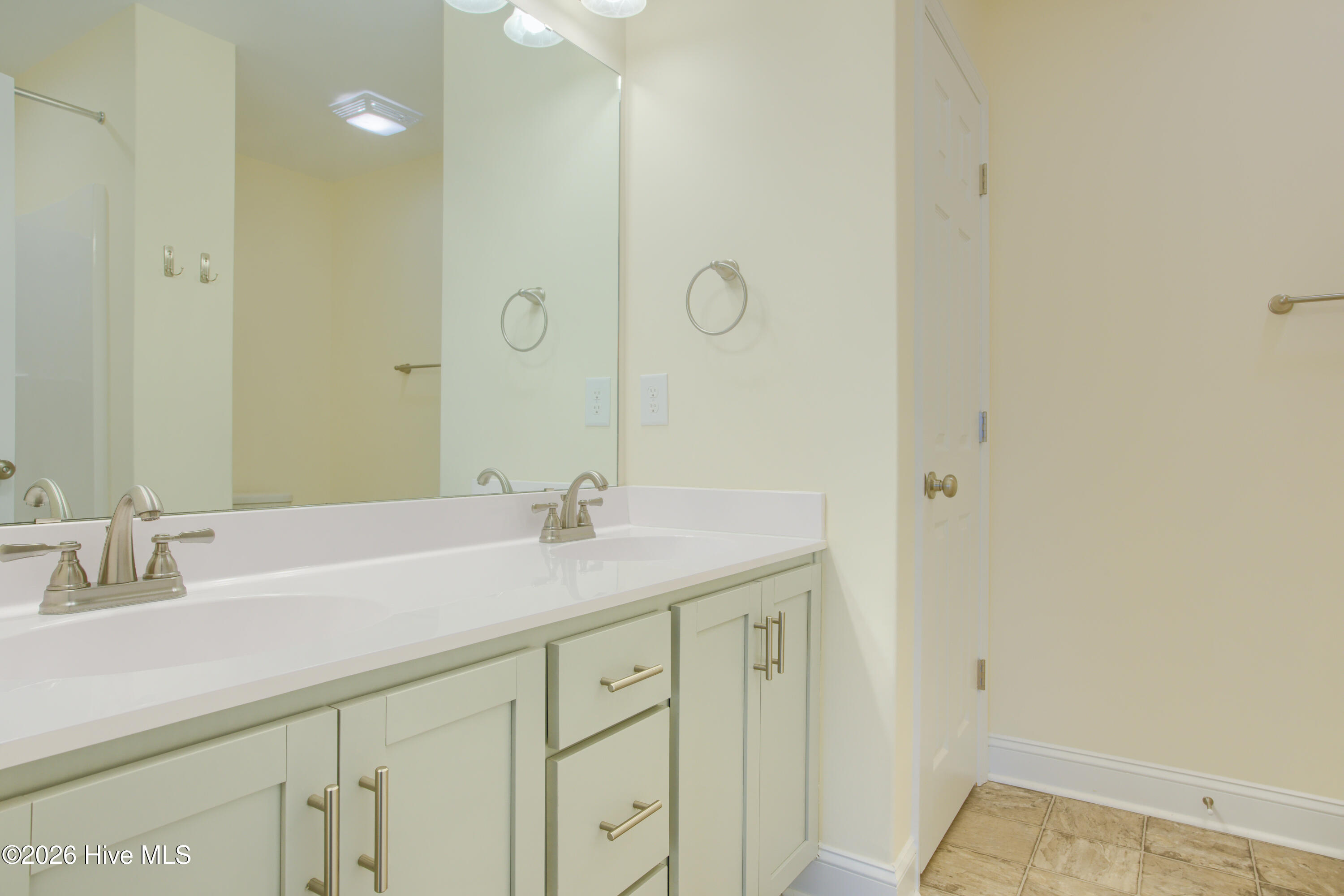 100557934 | Photo 18