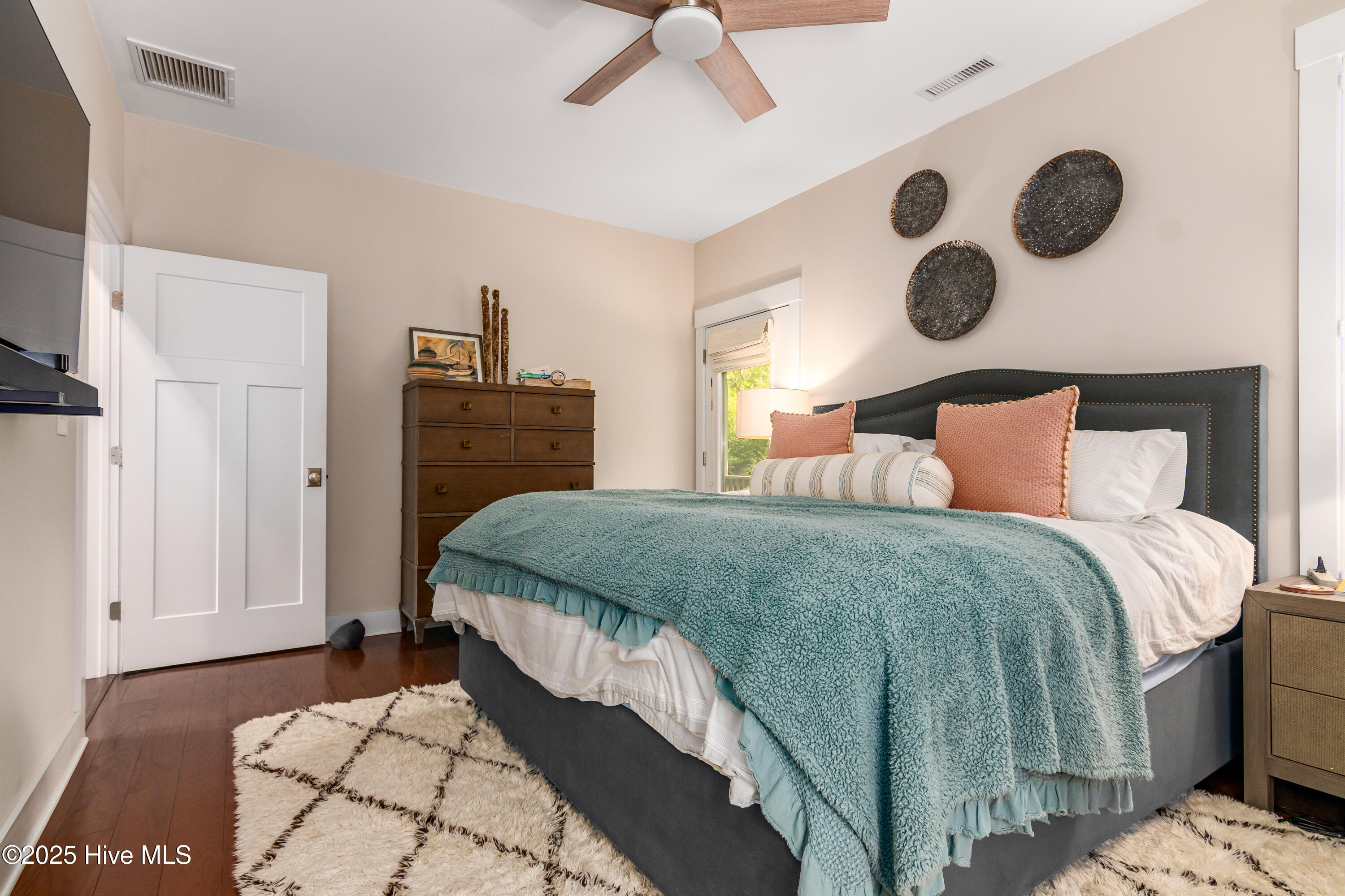 100501018 | Photo 18