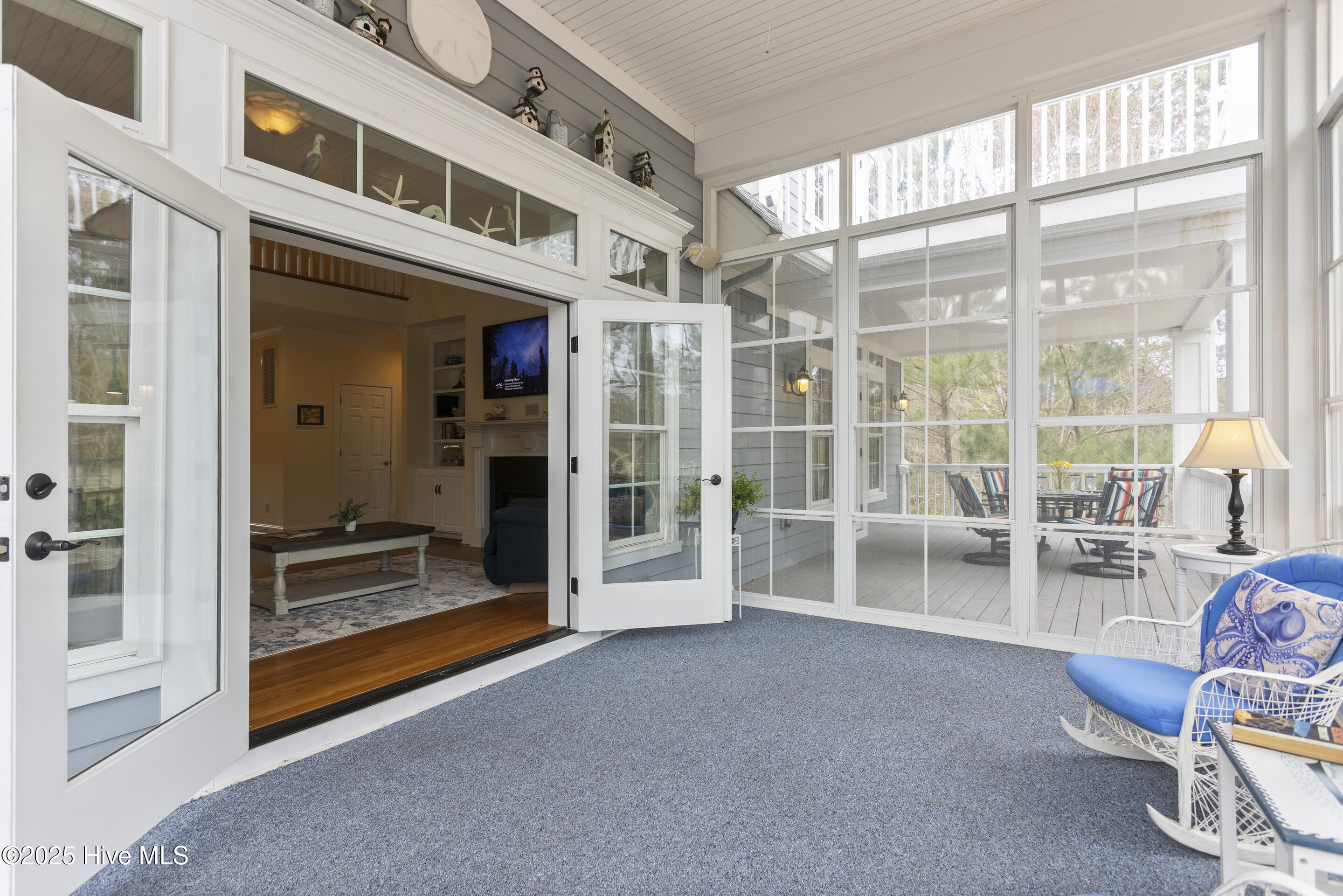 100493610 | Photo 44