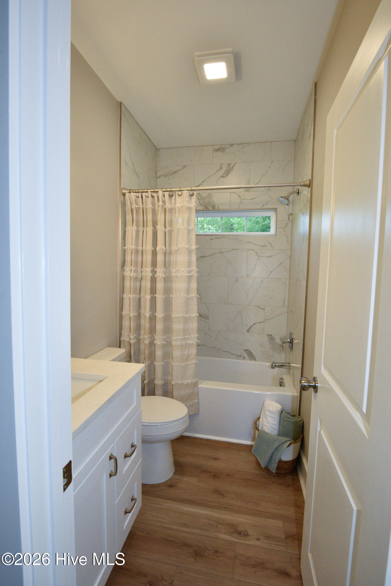 100569320 | Photo 47