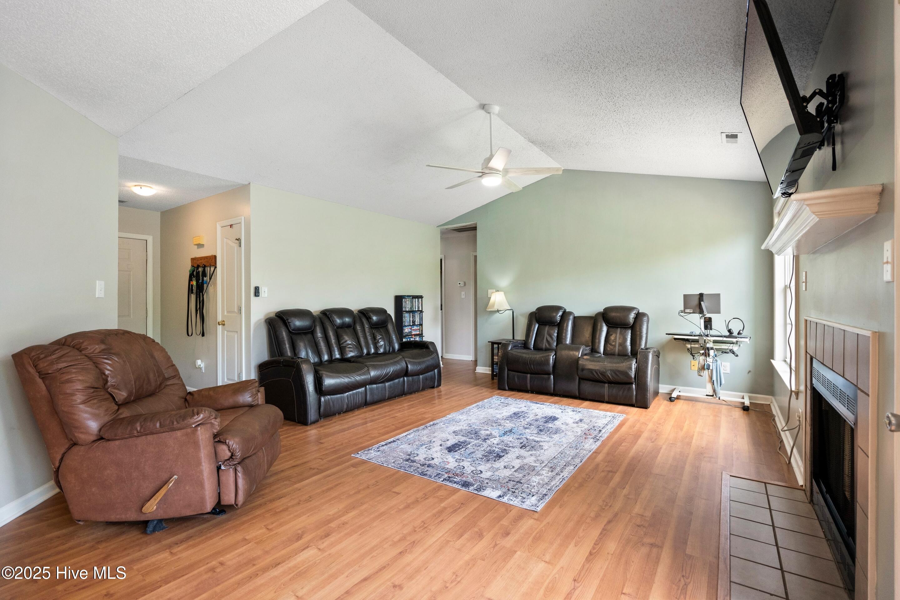 100515616 | Photo 16