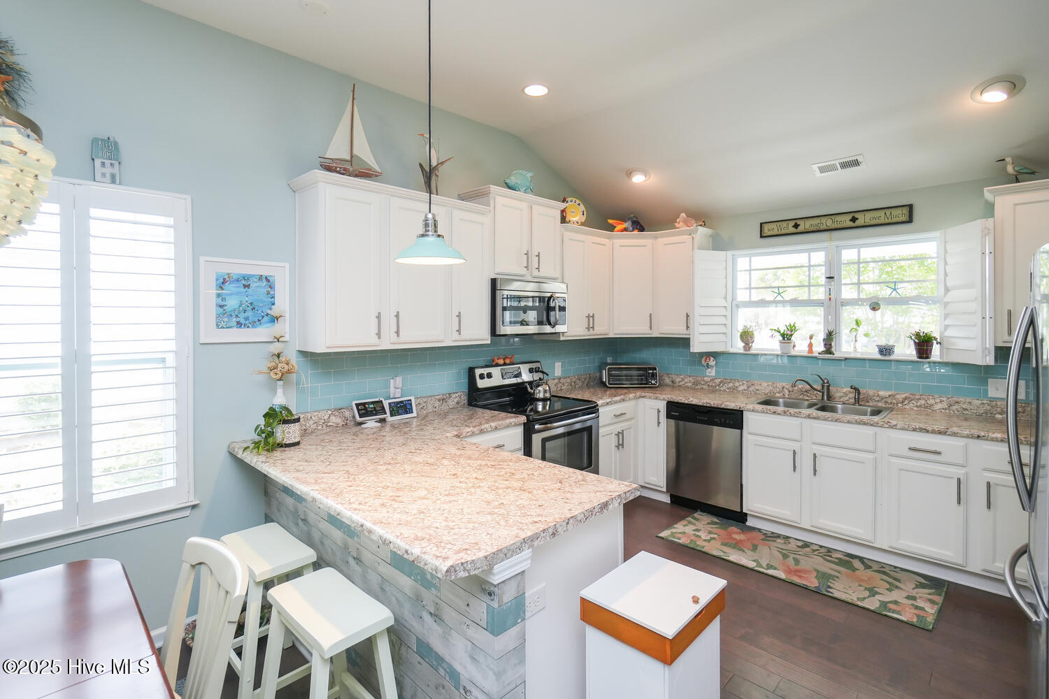 100515060 | Photo 13