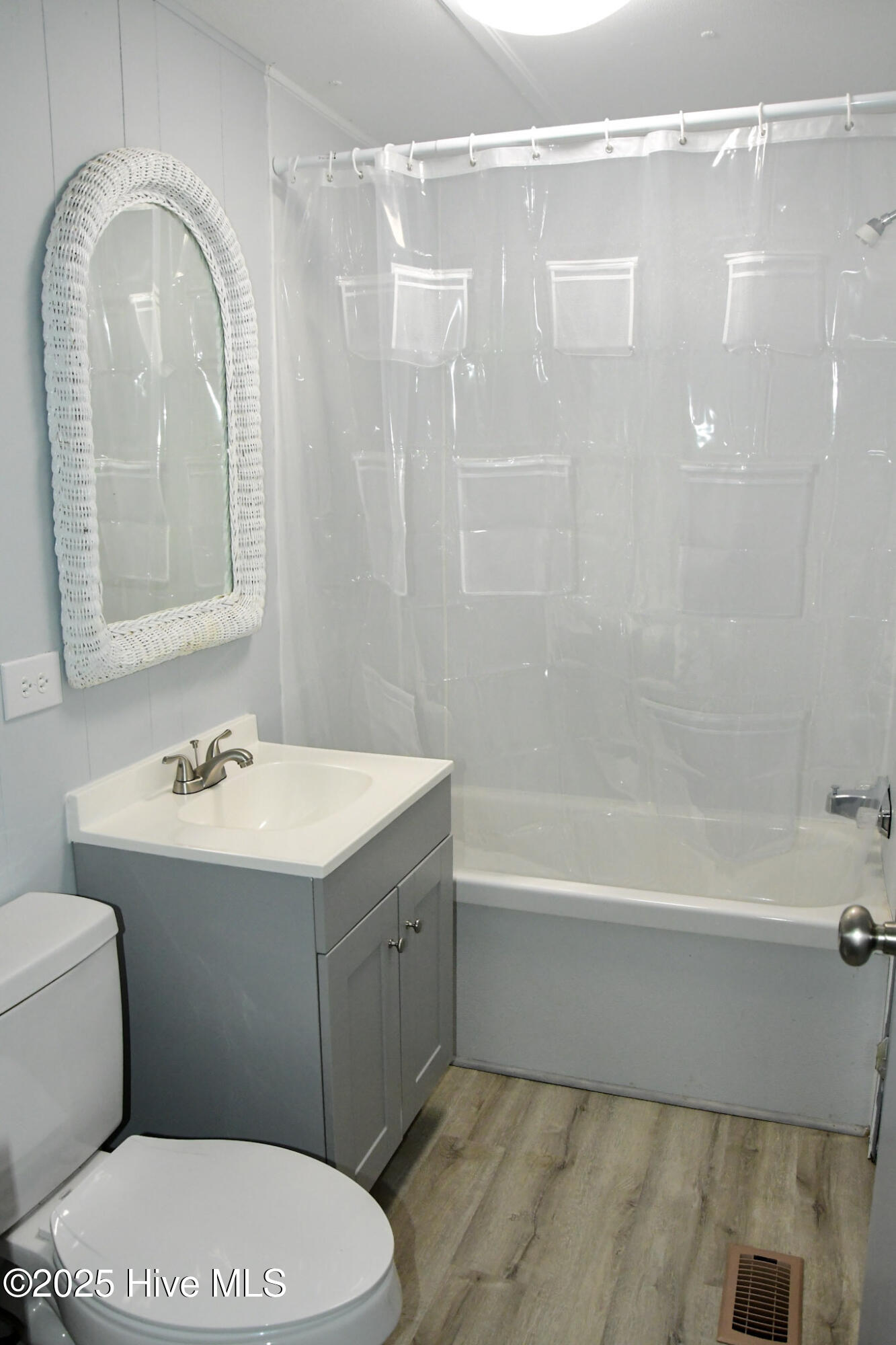 9040 Bonaparte Drive SW, Calabash, NC 28467 – photo 11: Guest Bath