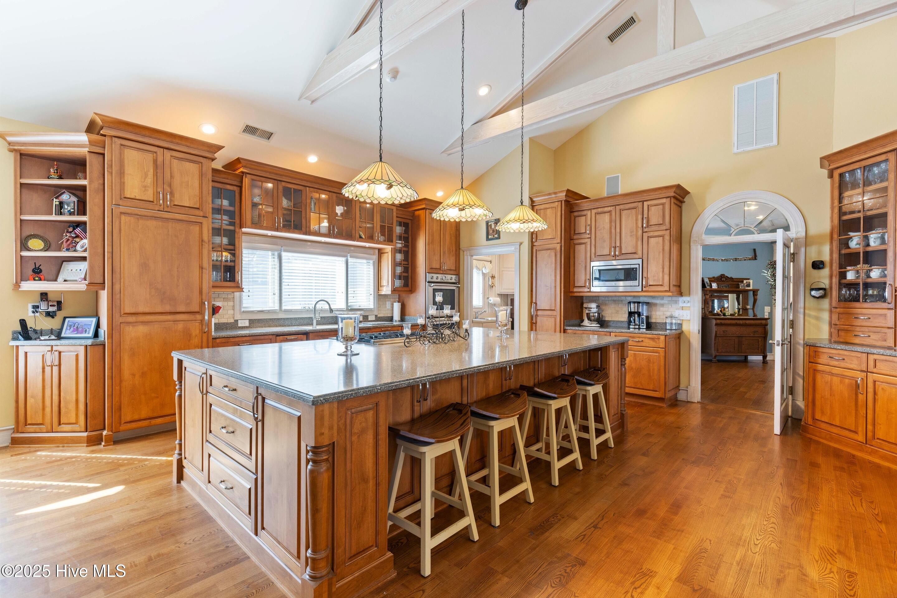 100539115 | Photo 33