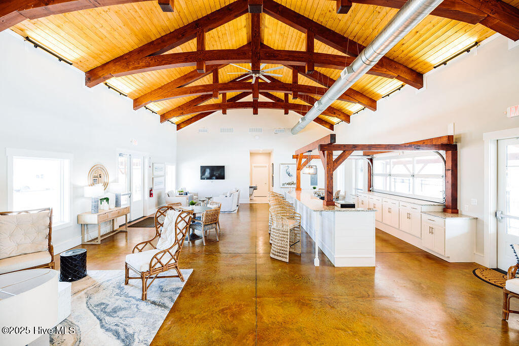 100526979 | Photo 24