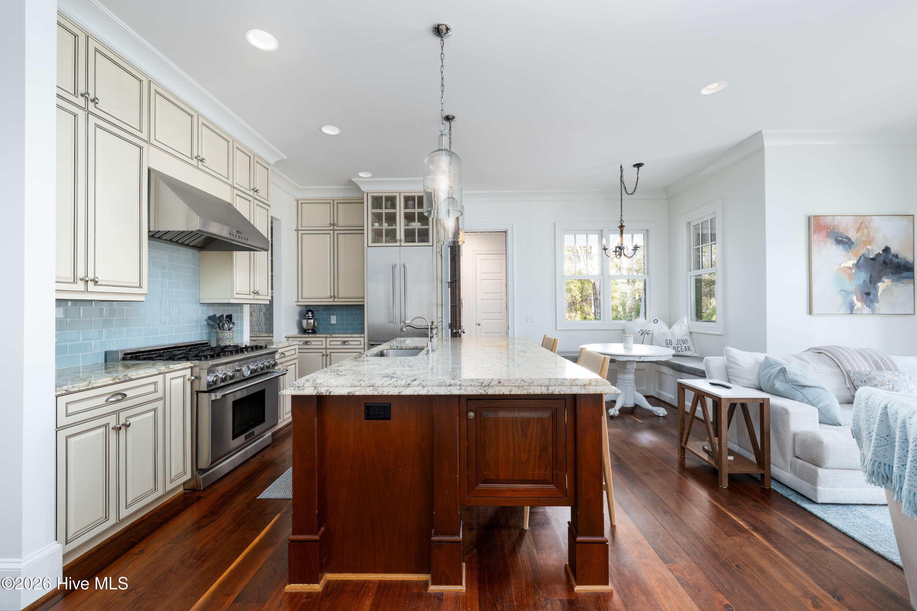 100549444 | Photo 20