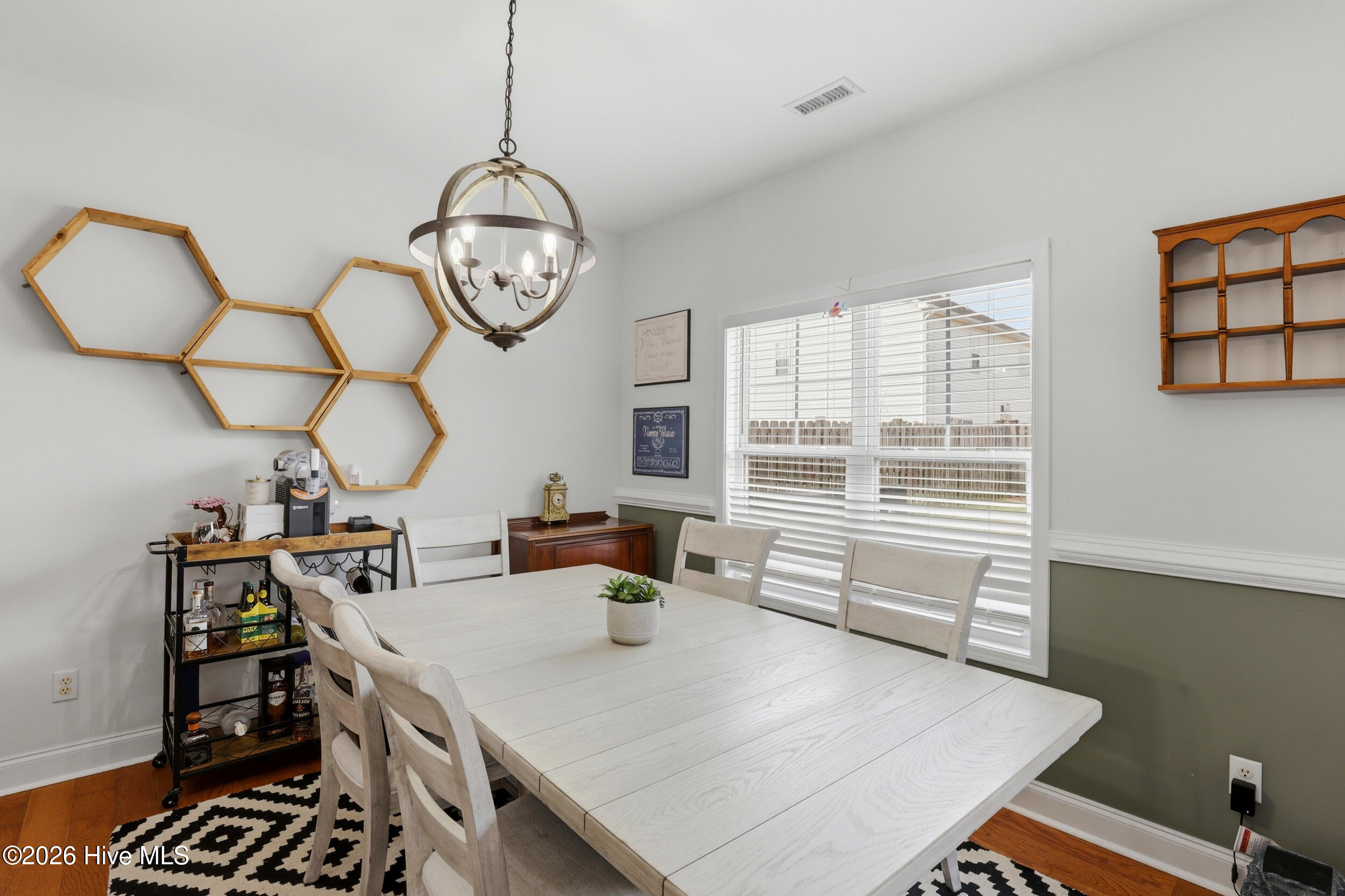 100557716 | Photo 14