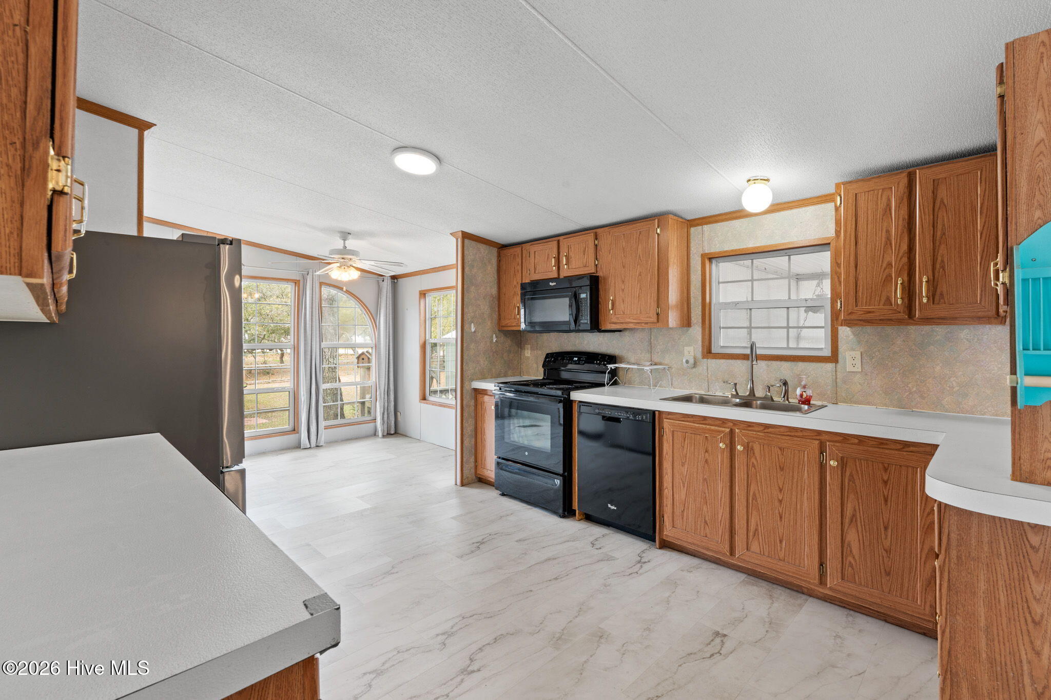 100564701 | Photo 16