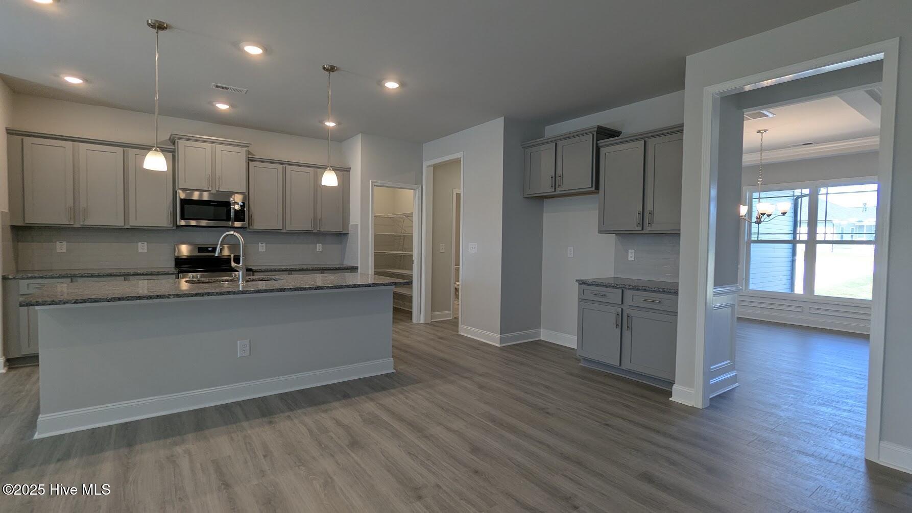 kitchen and pantry 07.30