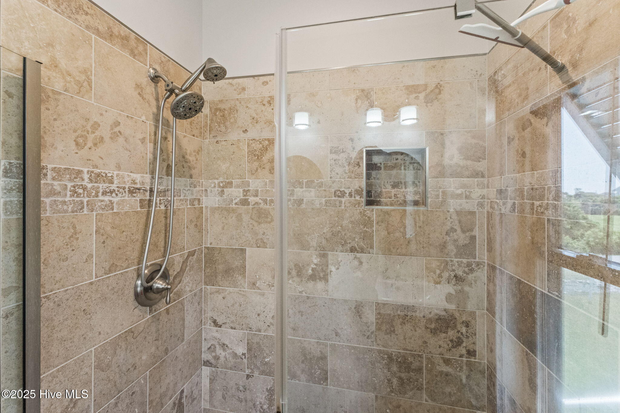 100514865 | Photo 41