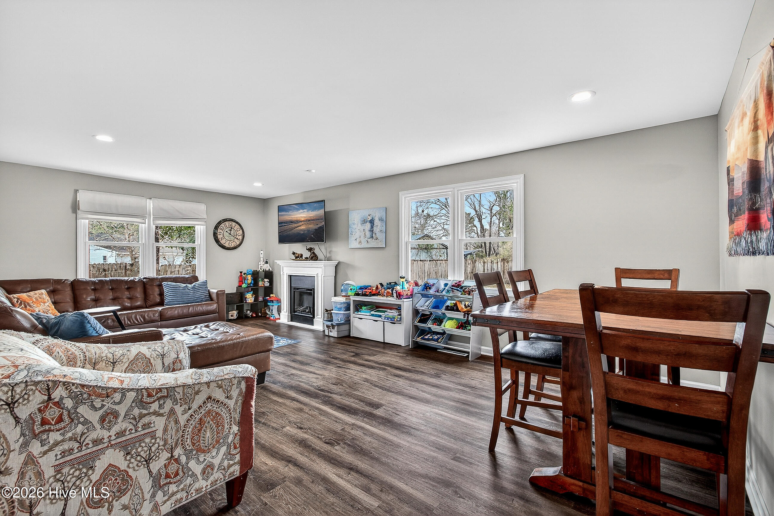 100552598 | Photo 11