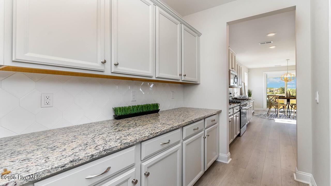 100557911 | Photo 12