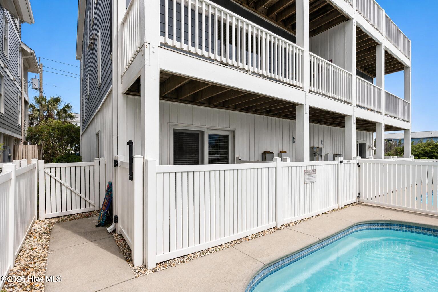 100570292 | Photo 59