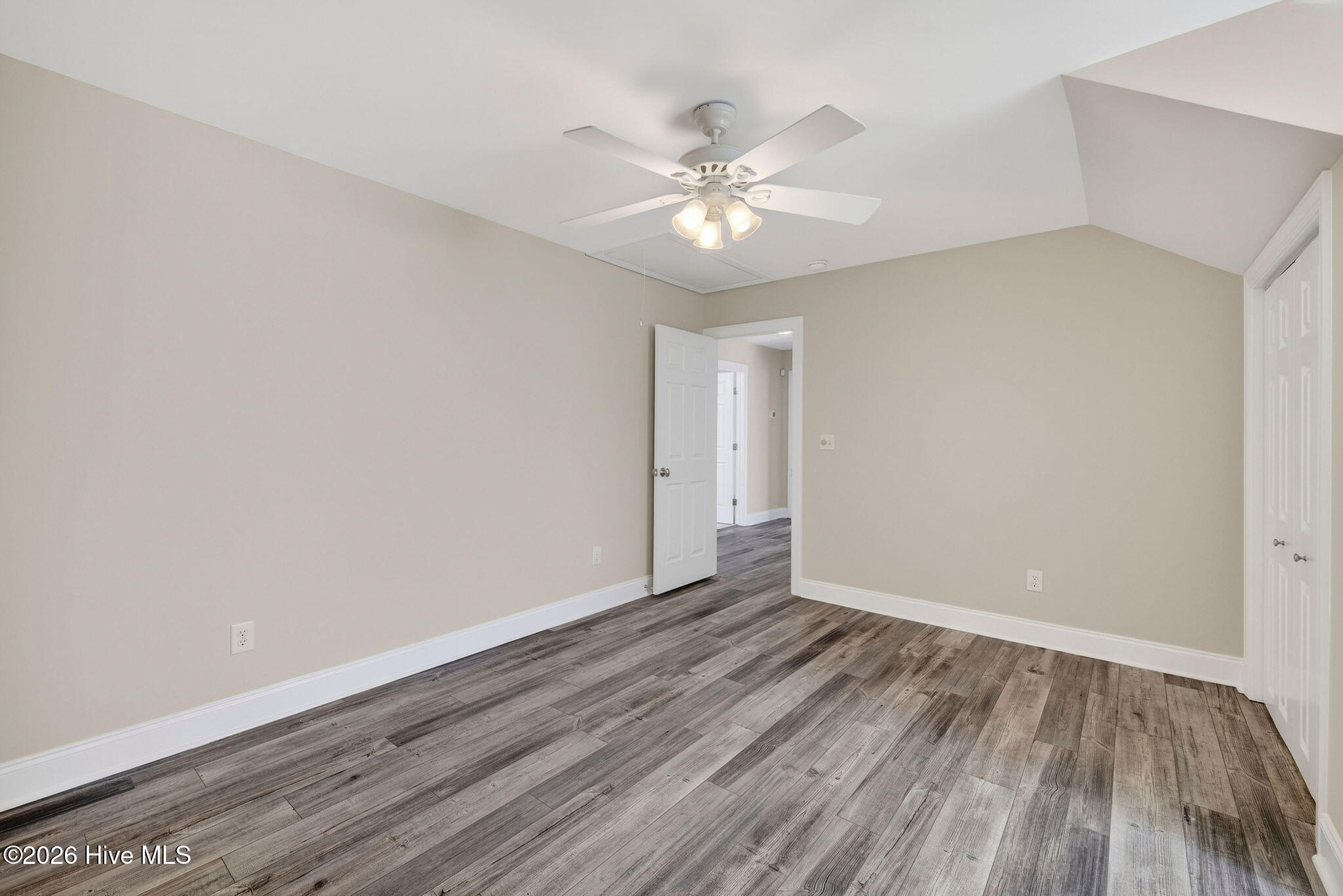 100554466 | Photo 50