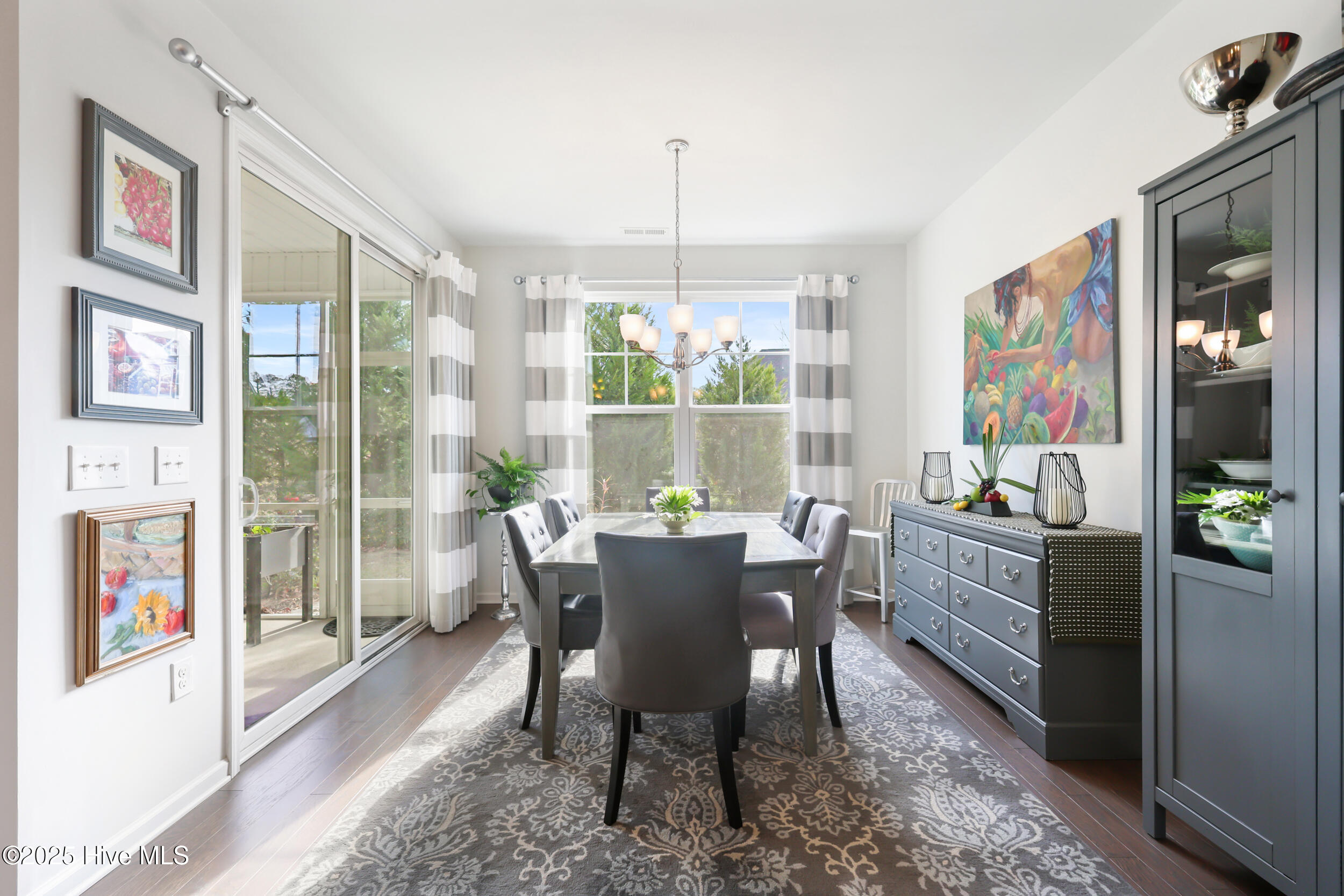 100547034 | Photo 12