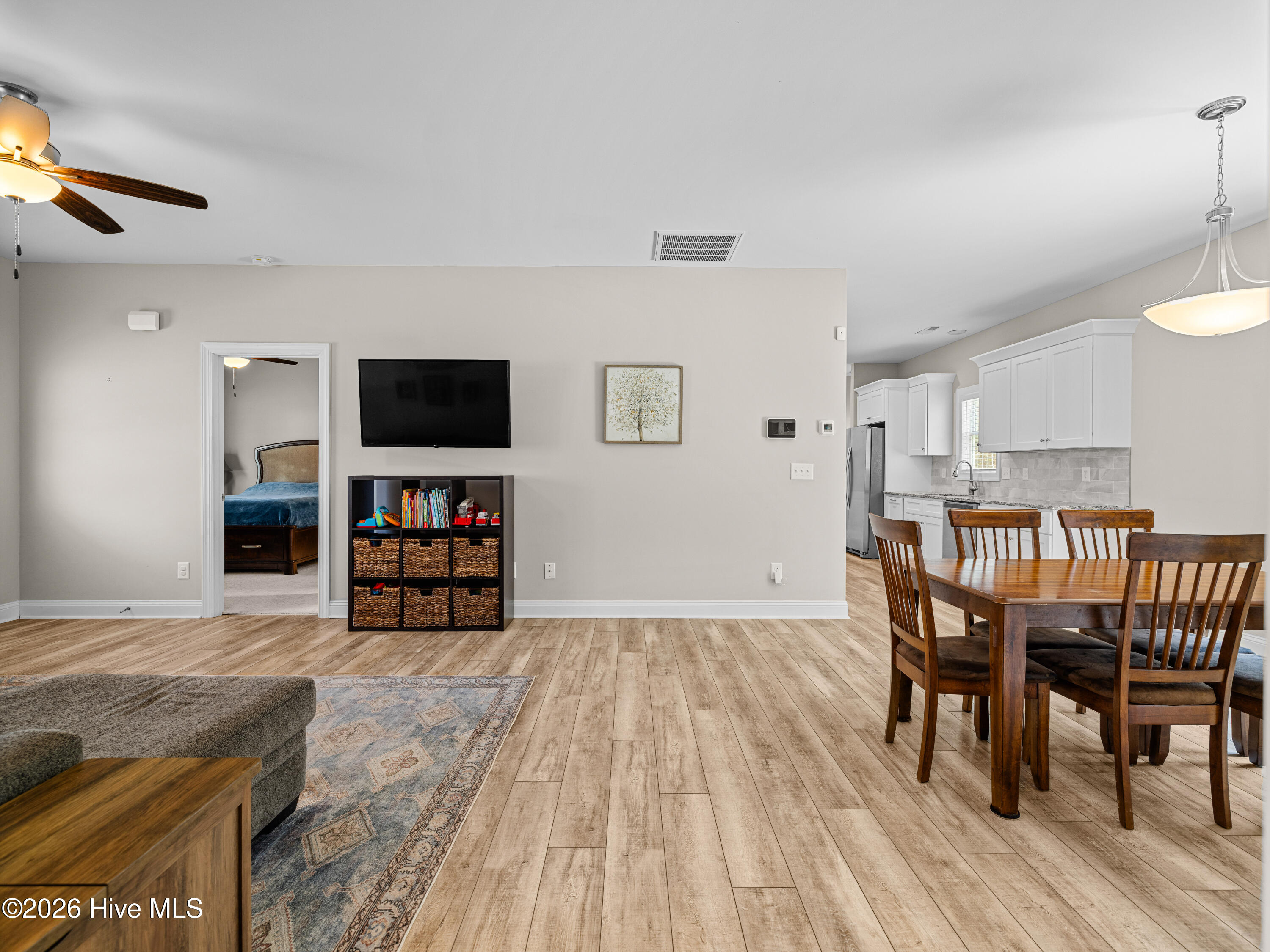 100560516 | Photo 14