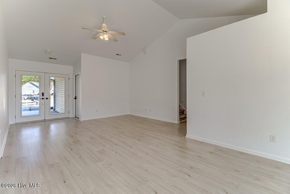 215 W Woodbine Terrace, Burgaw, NC 28425 – photo 7: IMG_8521_2_3_4_5