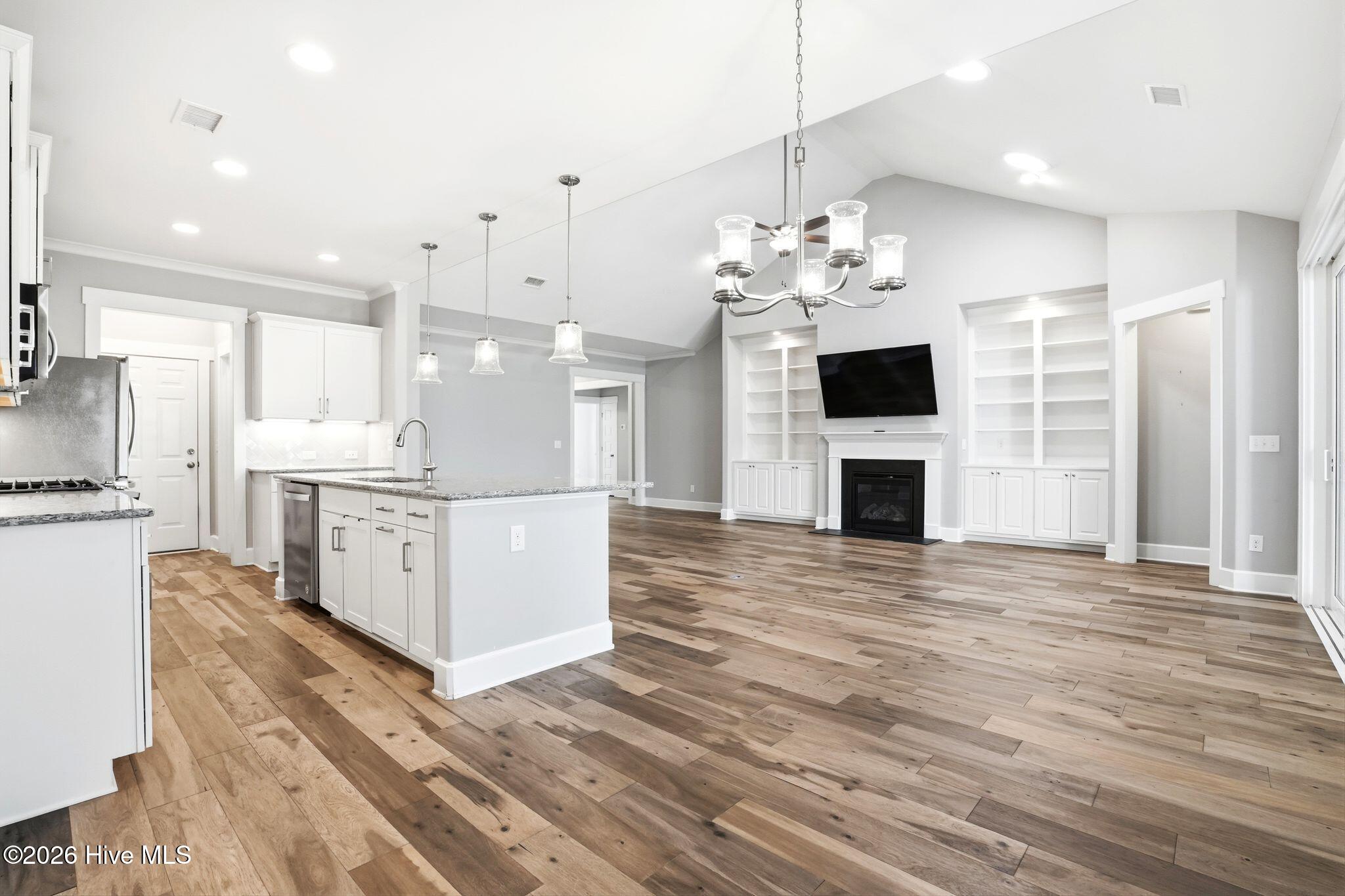 100565141 | Photo 10