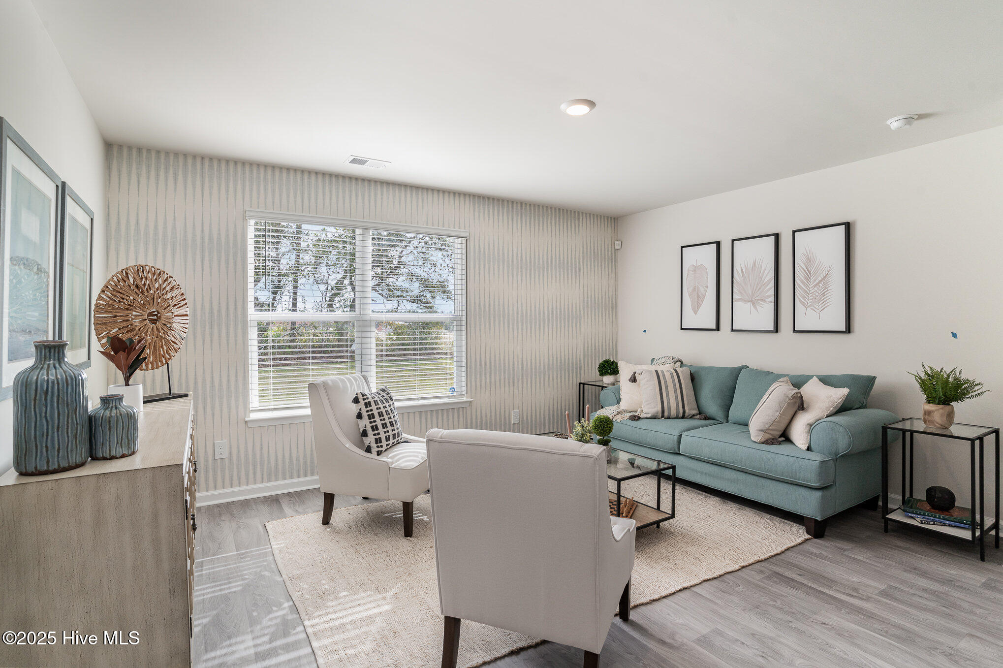 100545946 | Photo 11