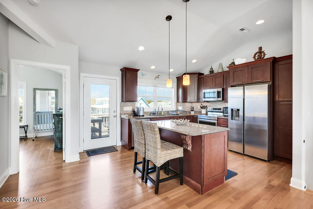 100565368 | Photo 22