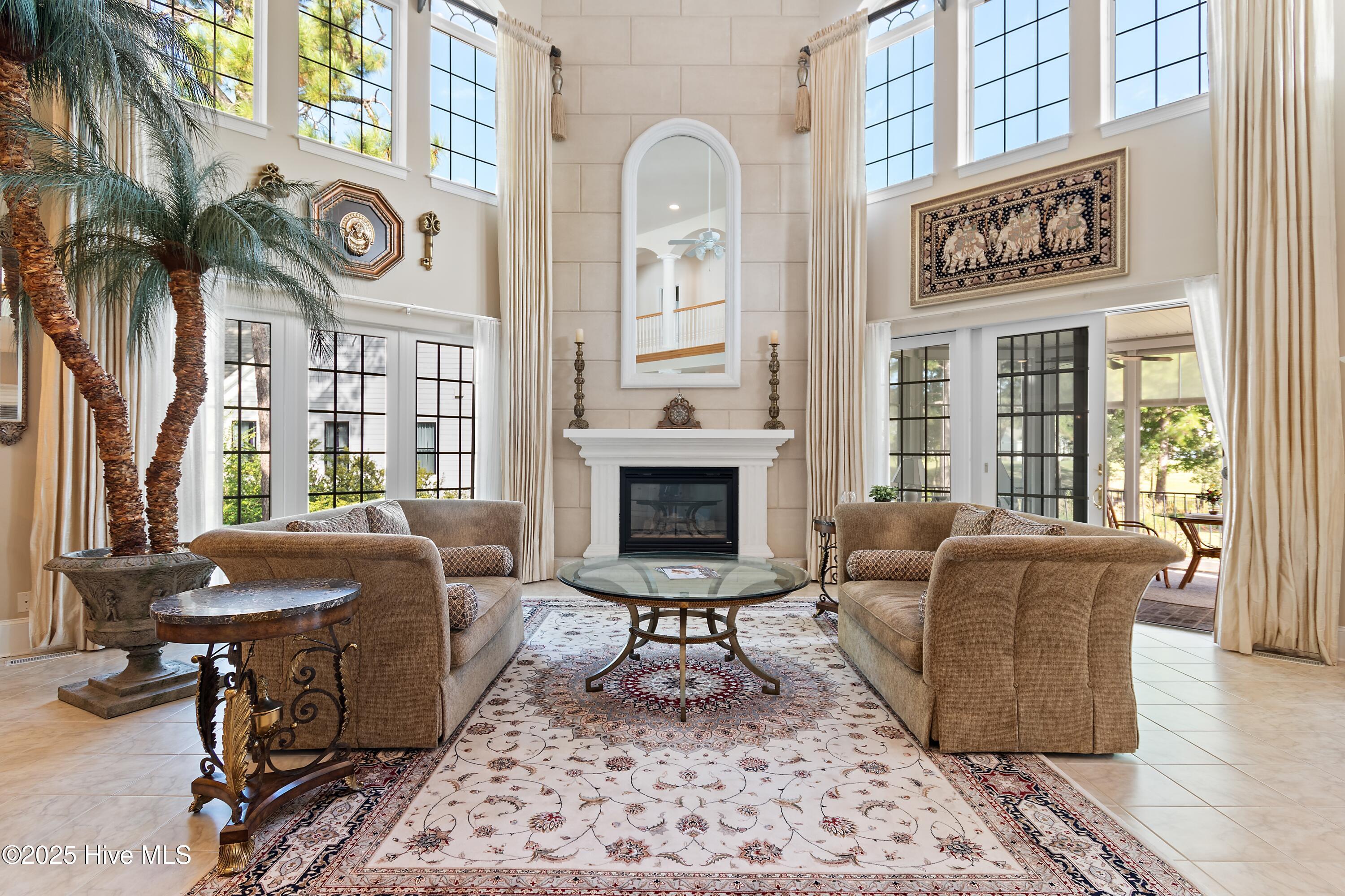 100498413 | Photo 14