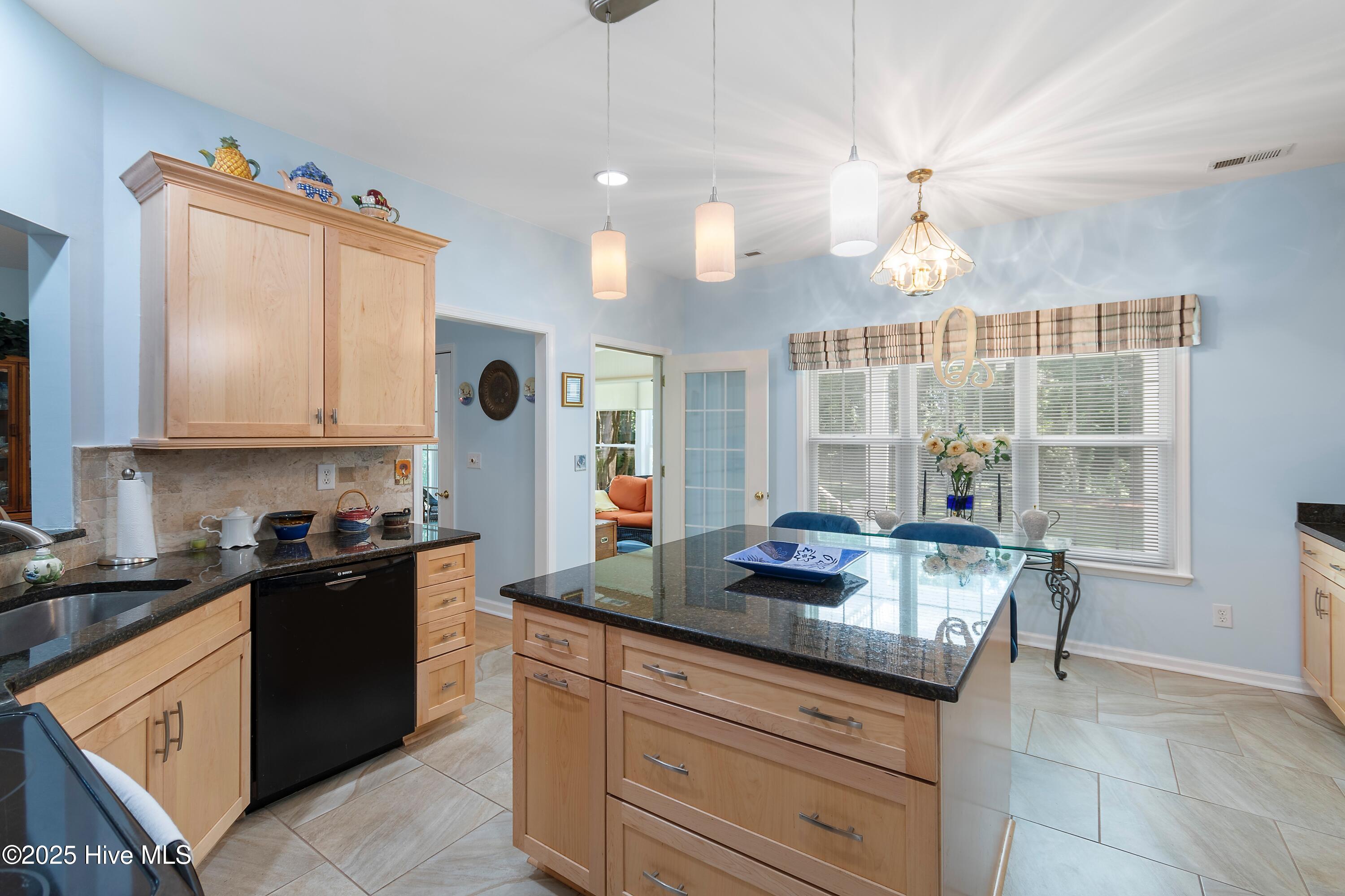 100545372 | Photo 36