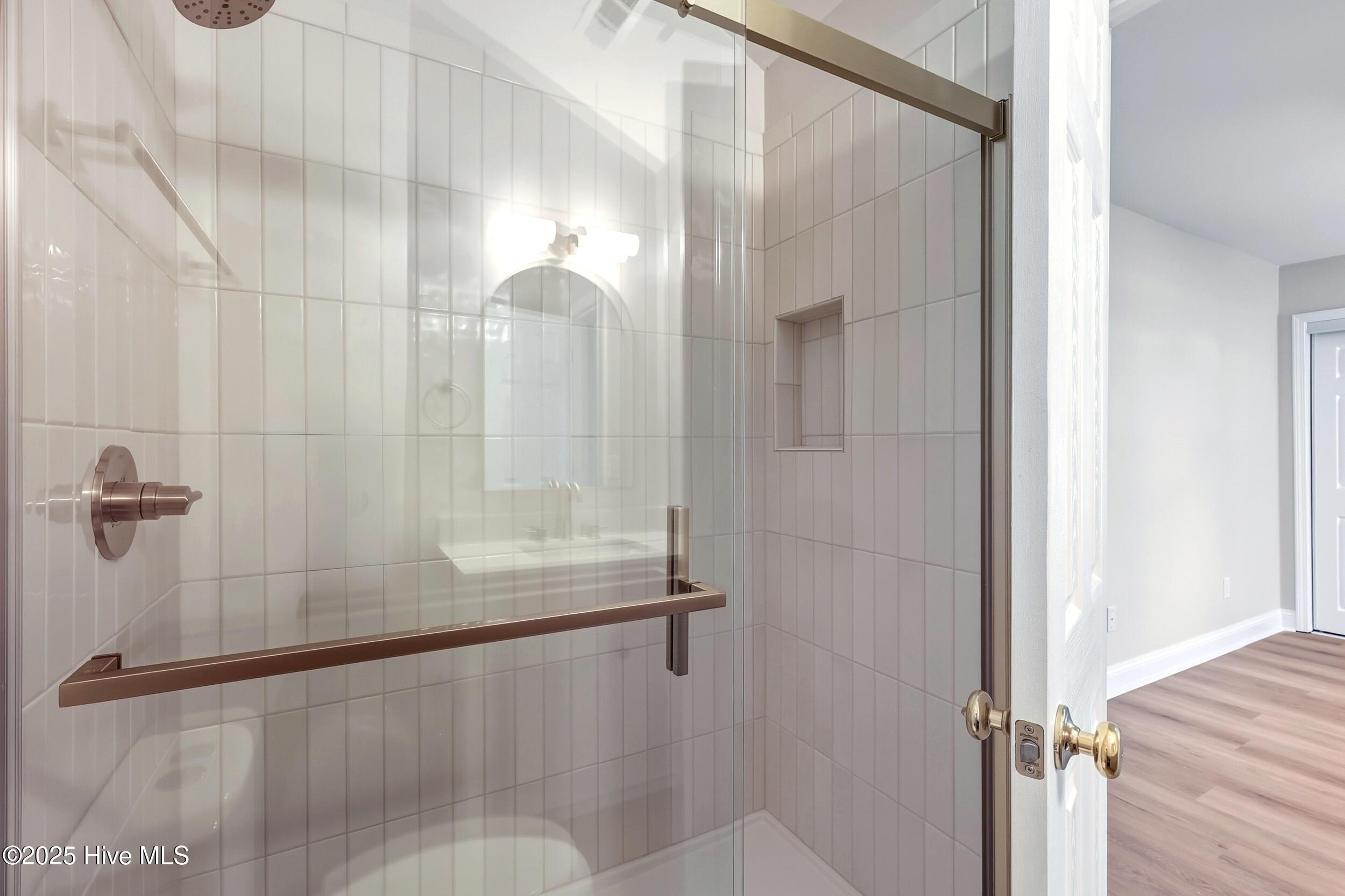 100540658 | Photo 12