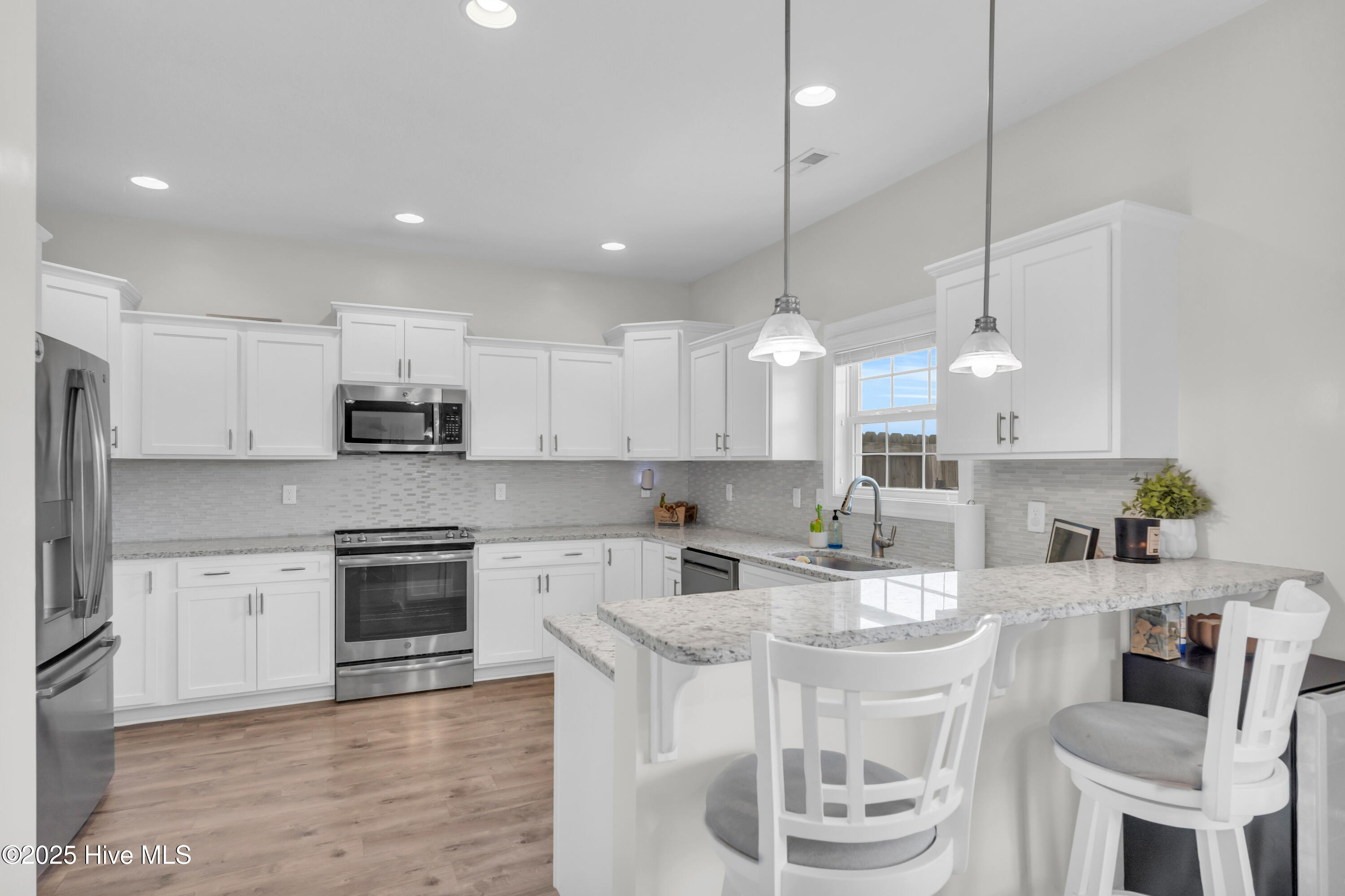 100534208 | Photo 10