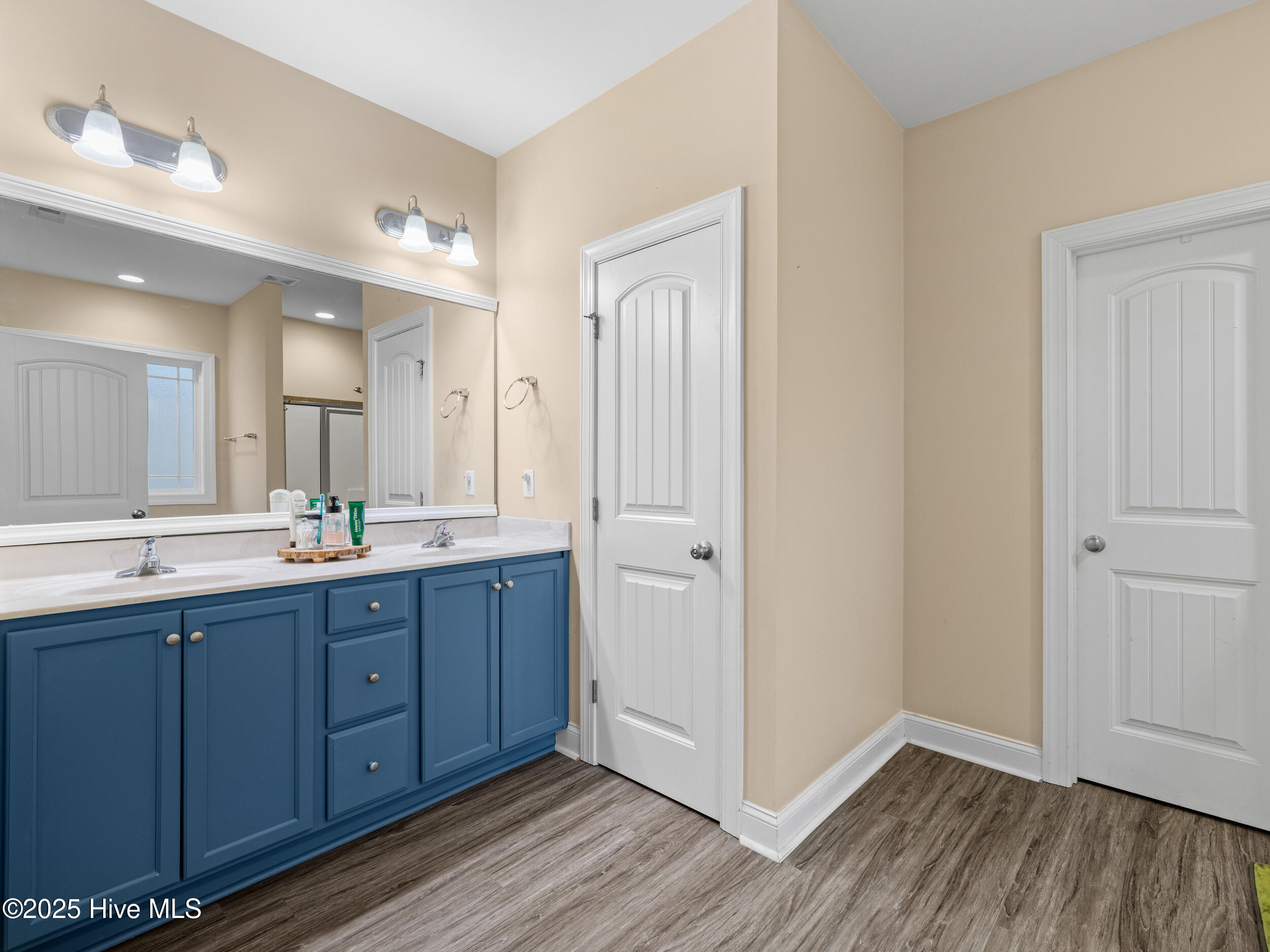 100543750 | Photo 23