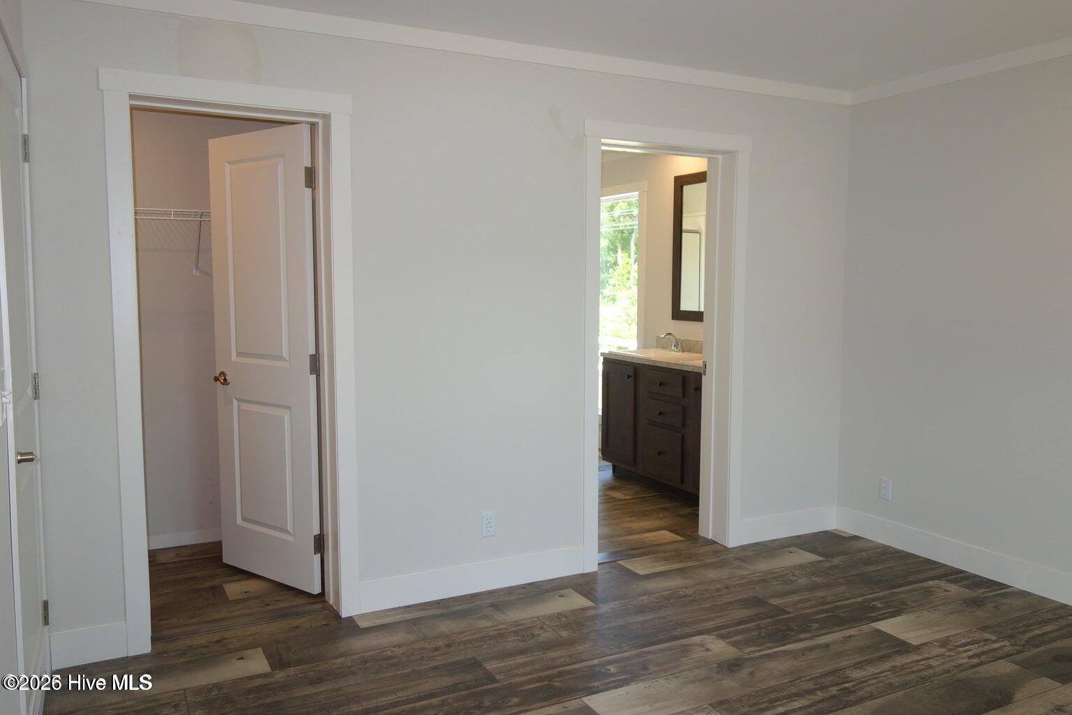 100569266 | Photo 13