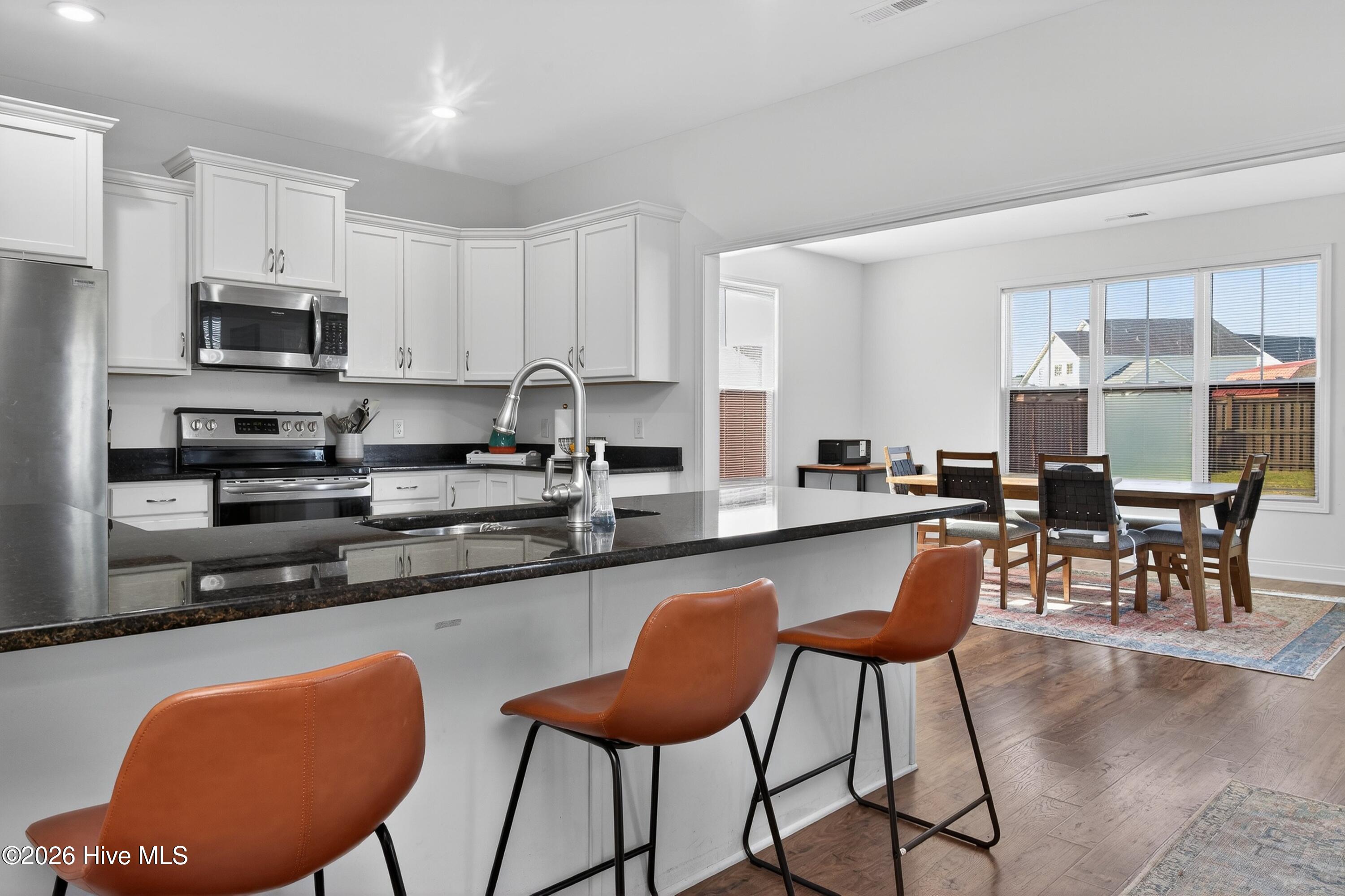 100565414 | Photo 18