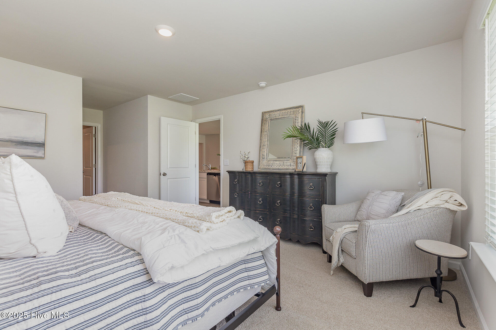 100553543 | Photo 16