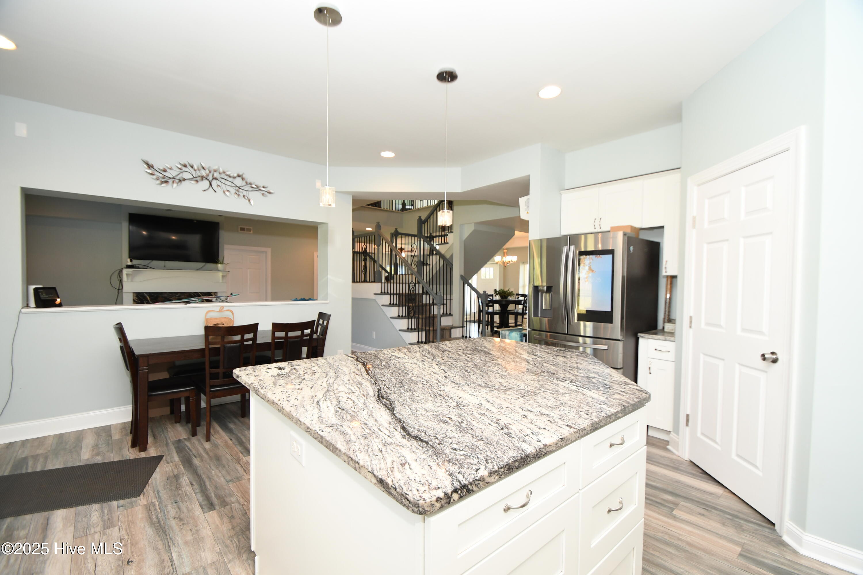 100537590 | Photo 12