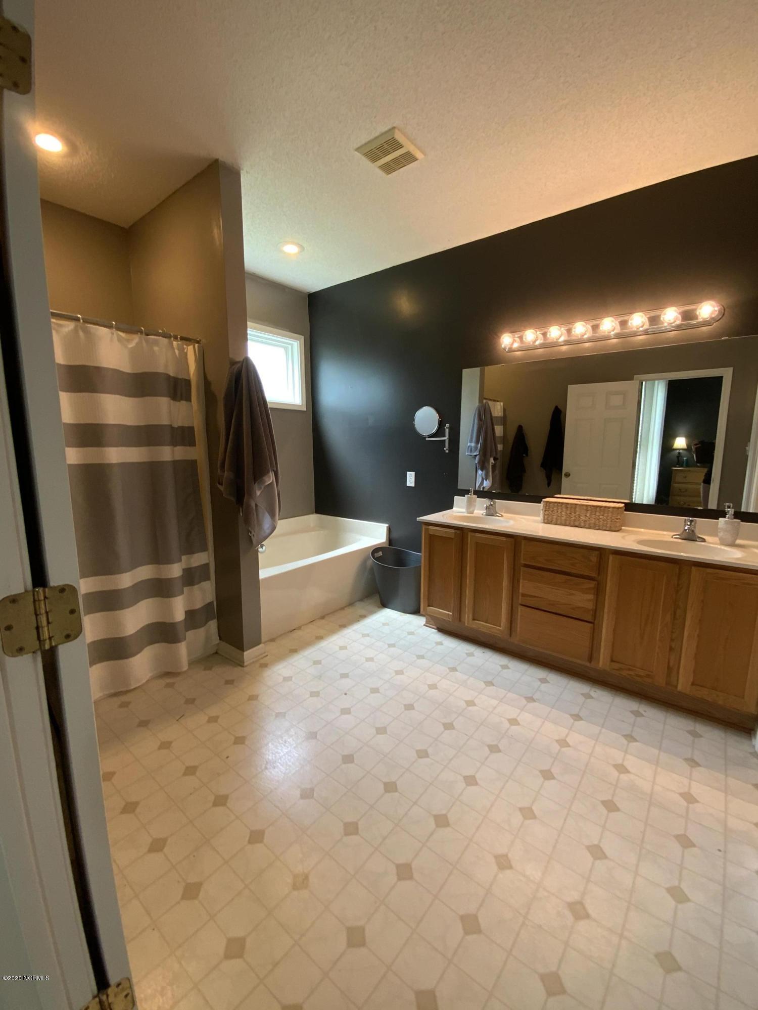 100567233 | Photo 11