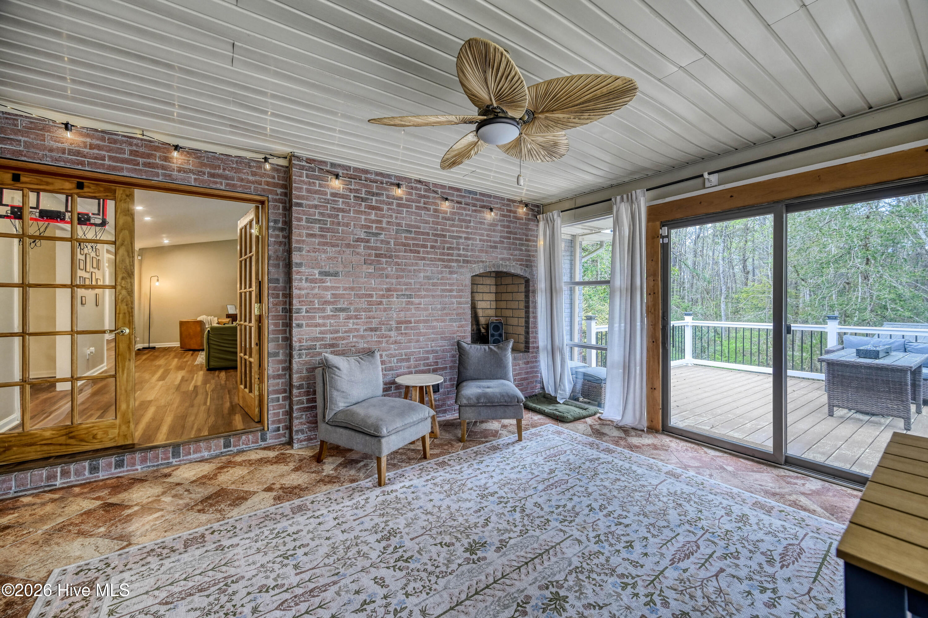 100562764 | Photo 15