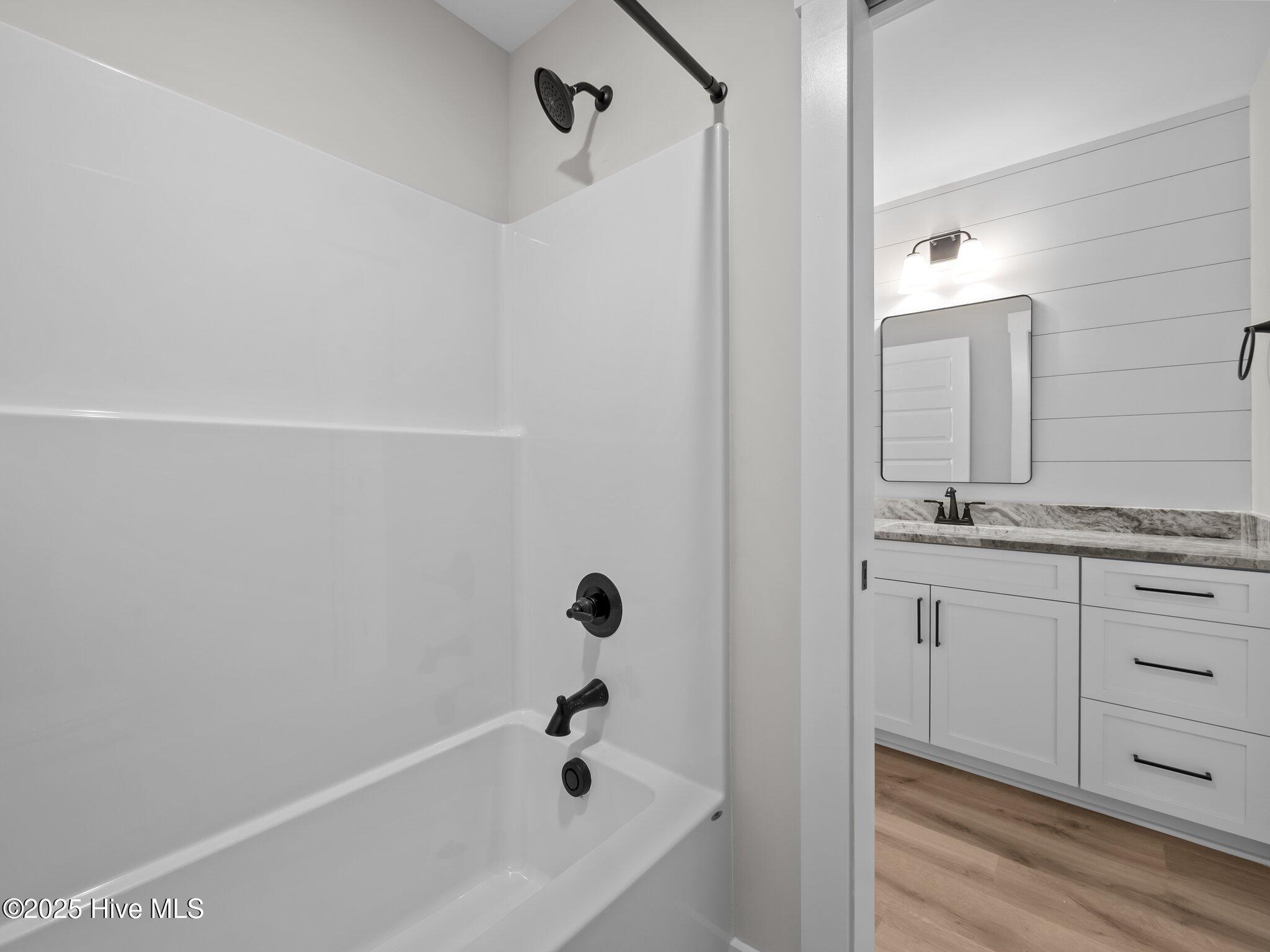 100487102 | Photo 41