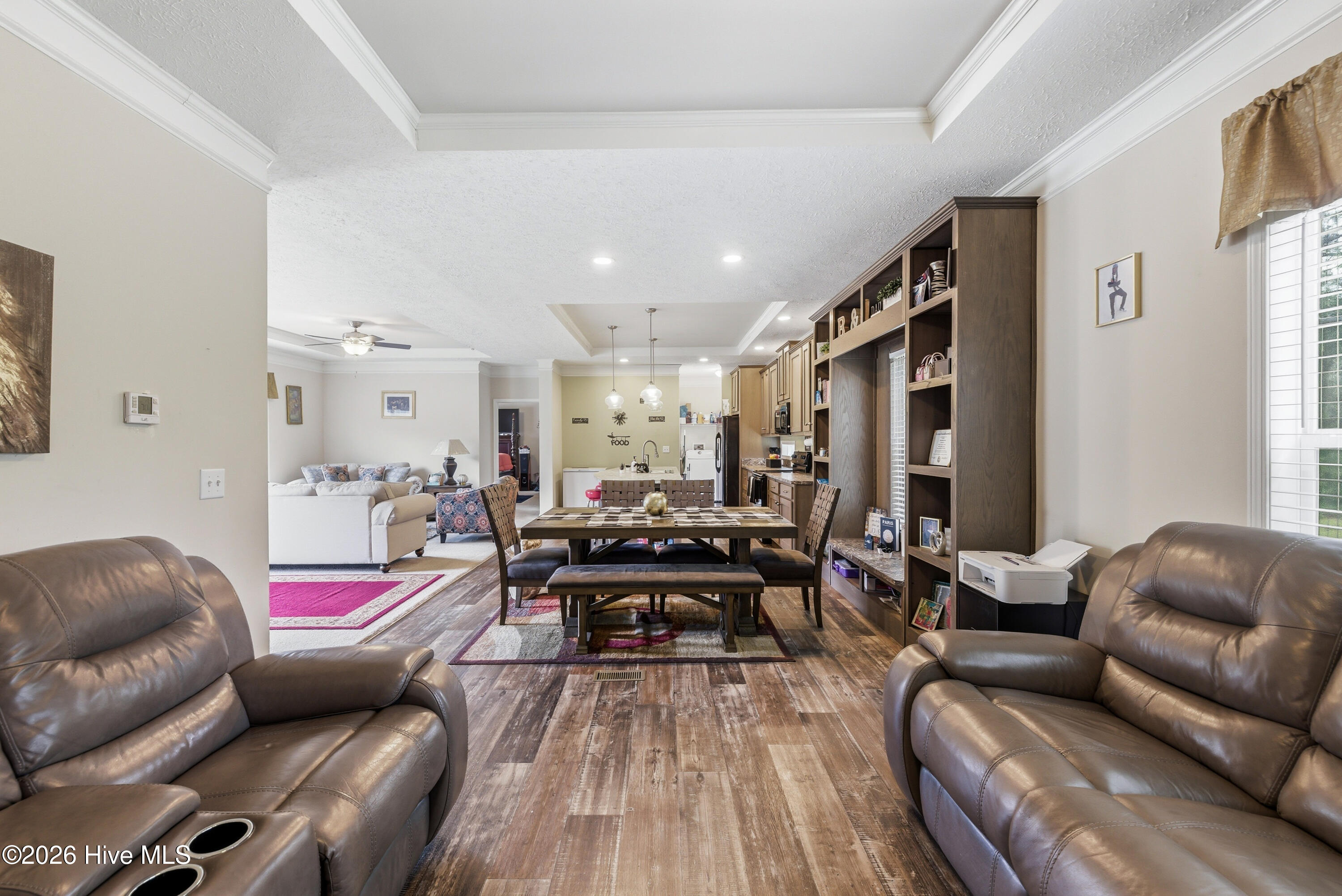 100565815 | Photo 11