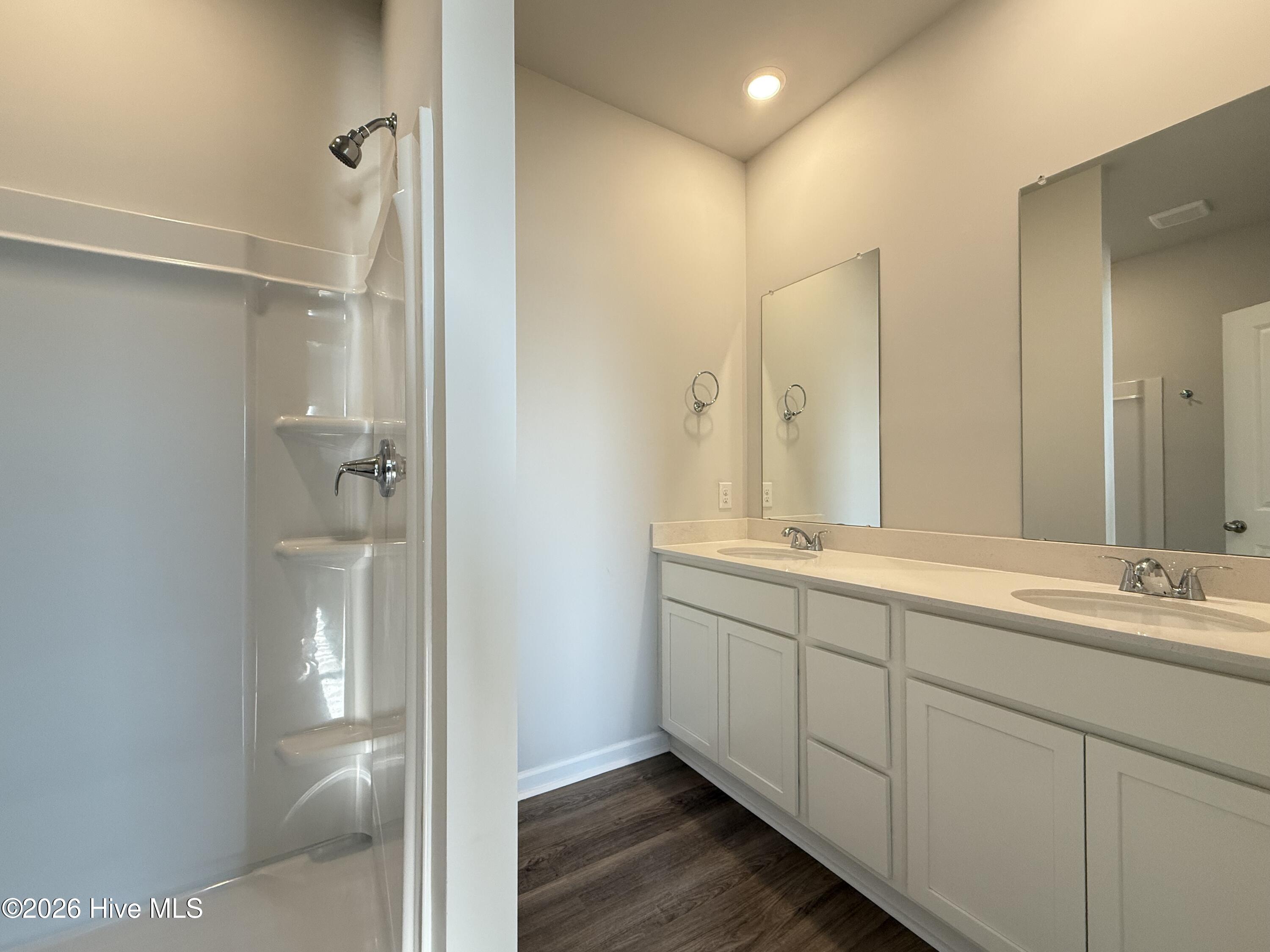 100525934 | Photo 18