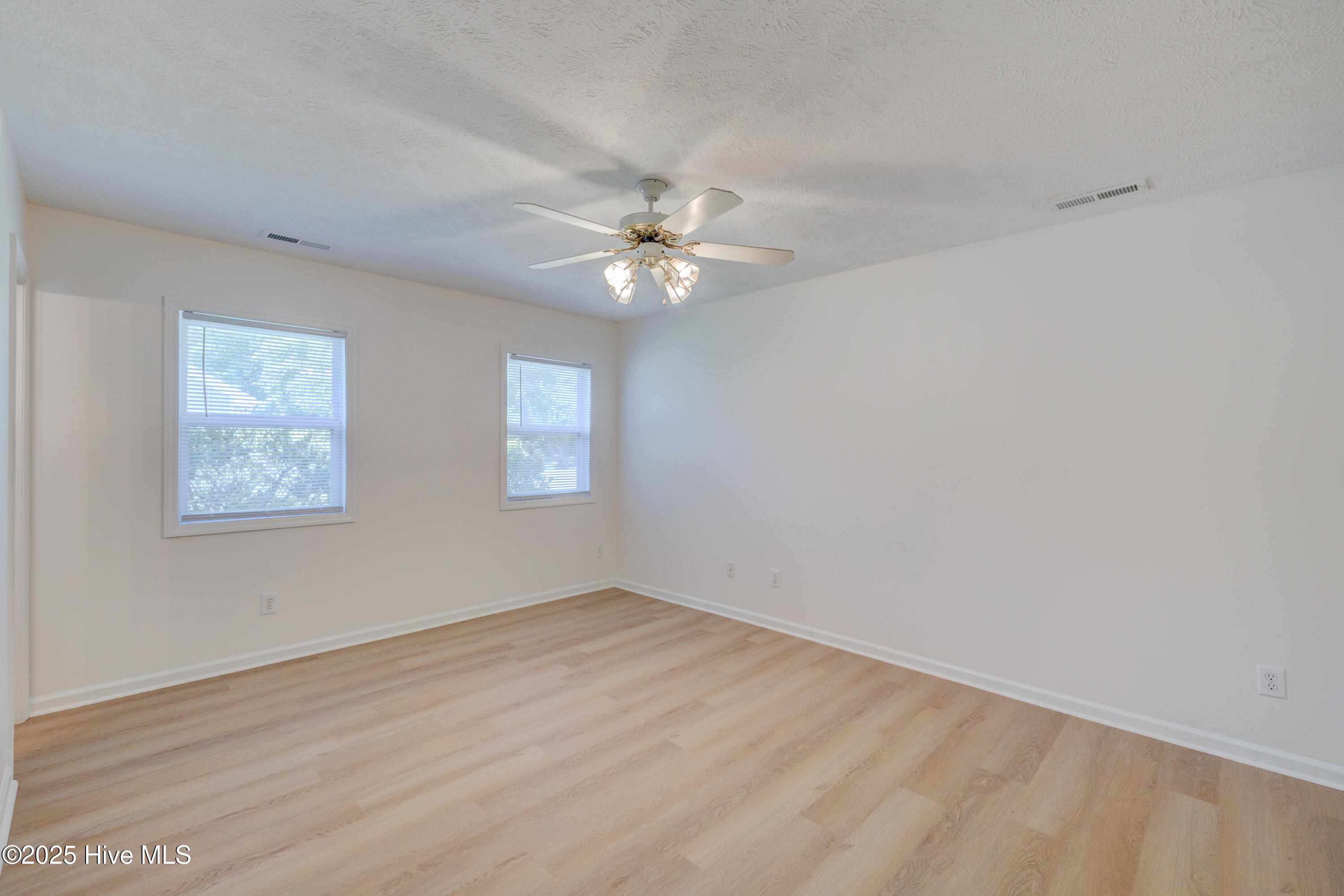 100526962 | Photo 21