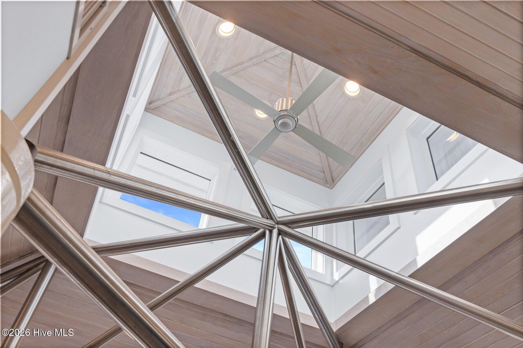 100558974 | Photo 11