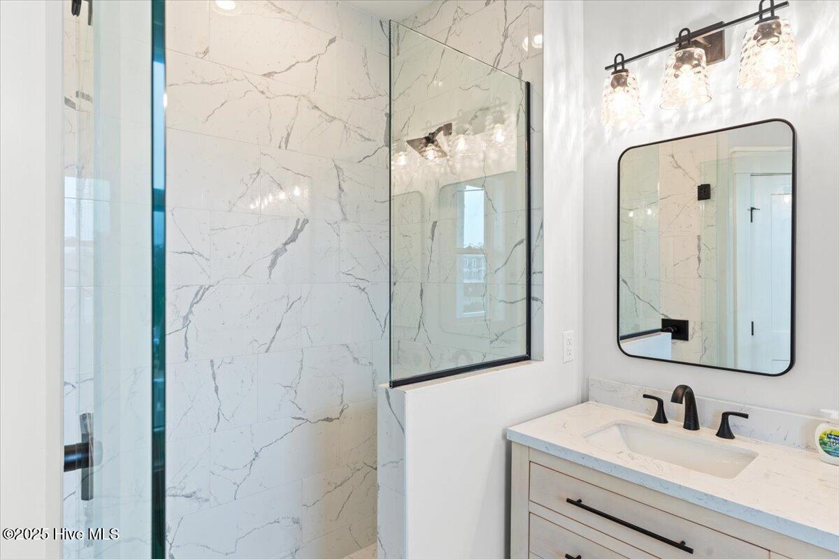 100526608 | Photo 18