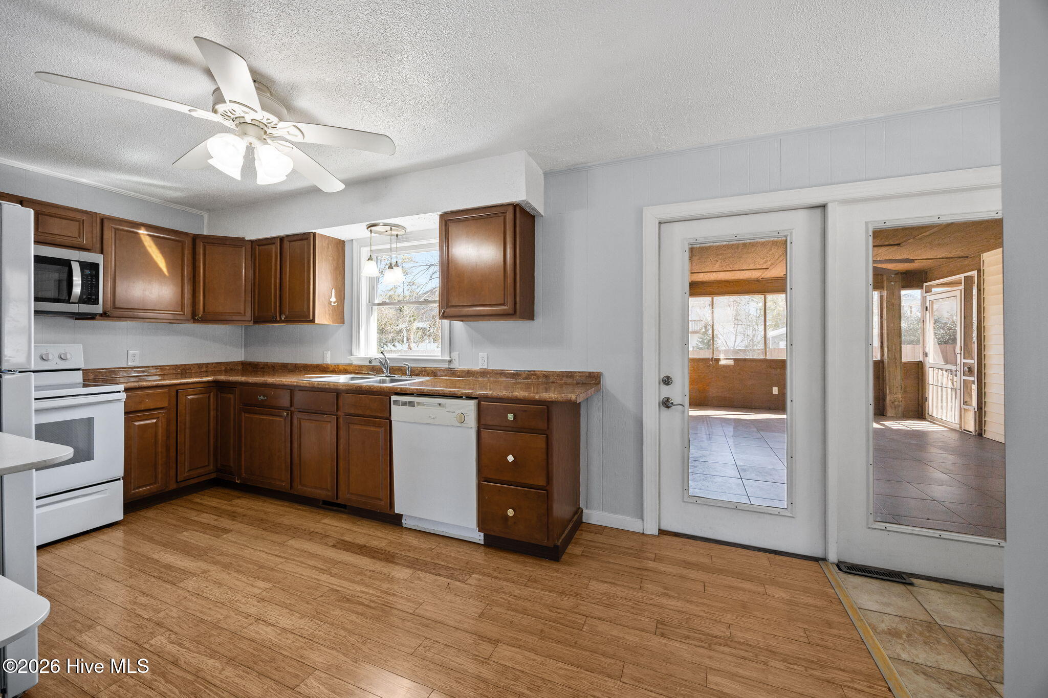 100554727 | Photo 12