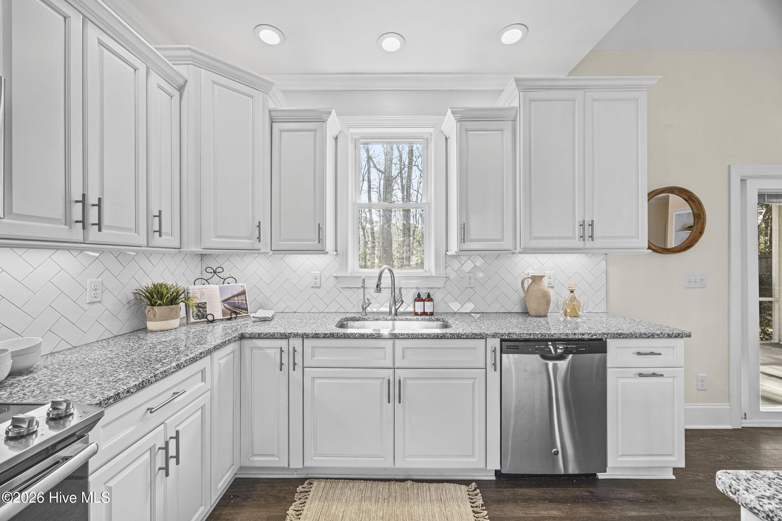 100550932 | Photo 20