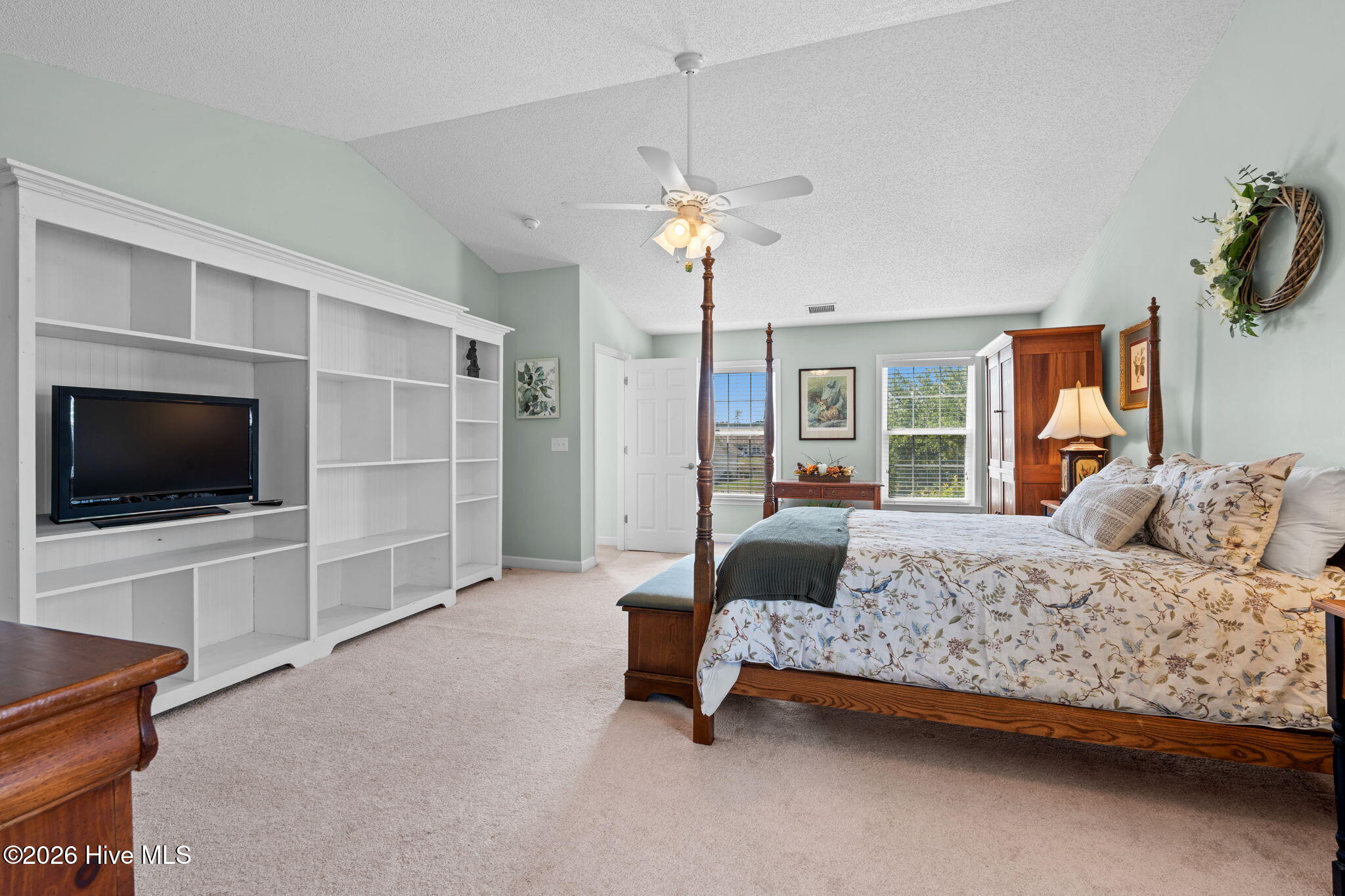 100570375 | Photo 28