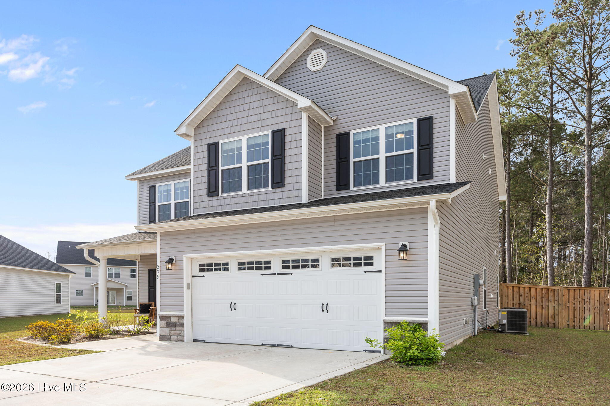 100563779 | Photo 46